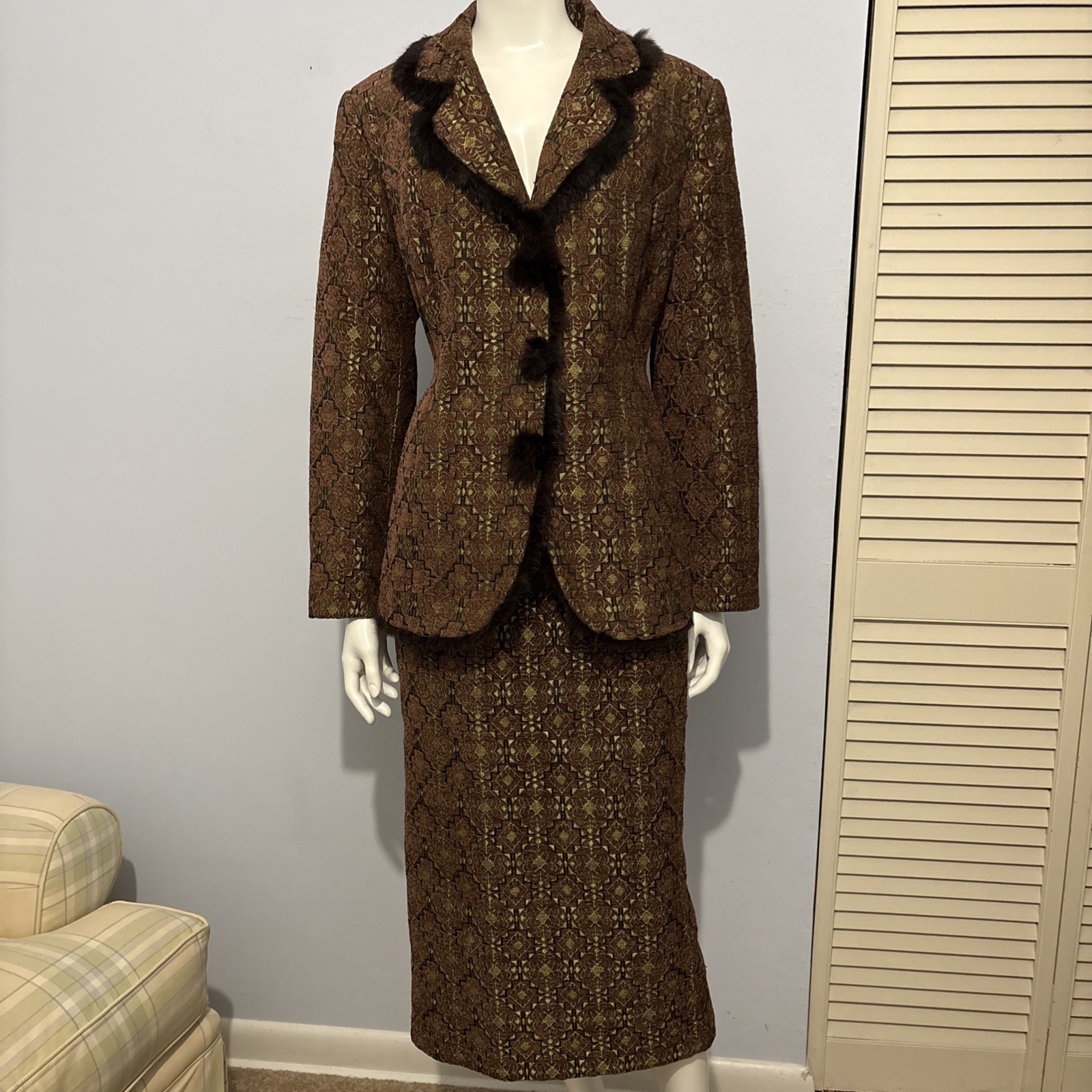 Donna Vinci COUTURE 2 Pc Skirt Suit Brocade Brown Metallic Green Fur Trim Sz 10