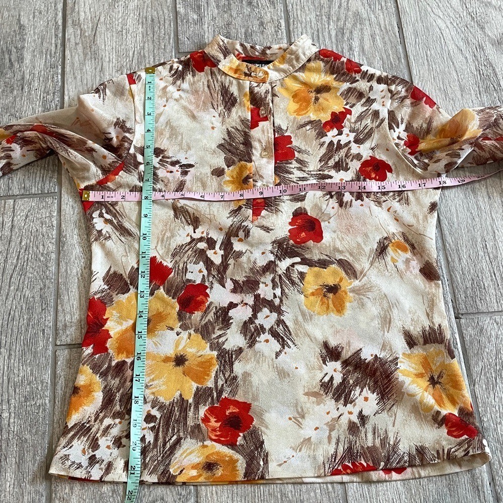 Vintage Russ Togs Floral Long Sleeve Tab Collar 70s Blouse 1/2 Button Front