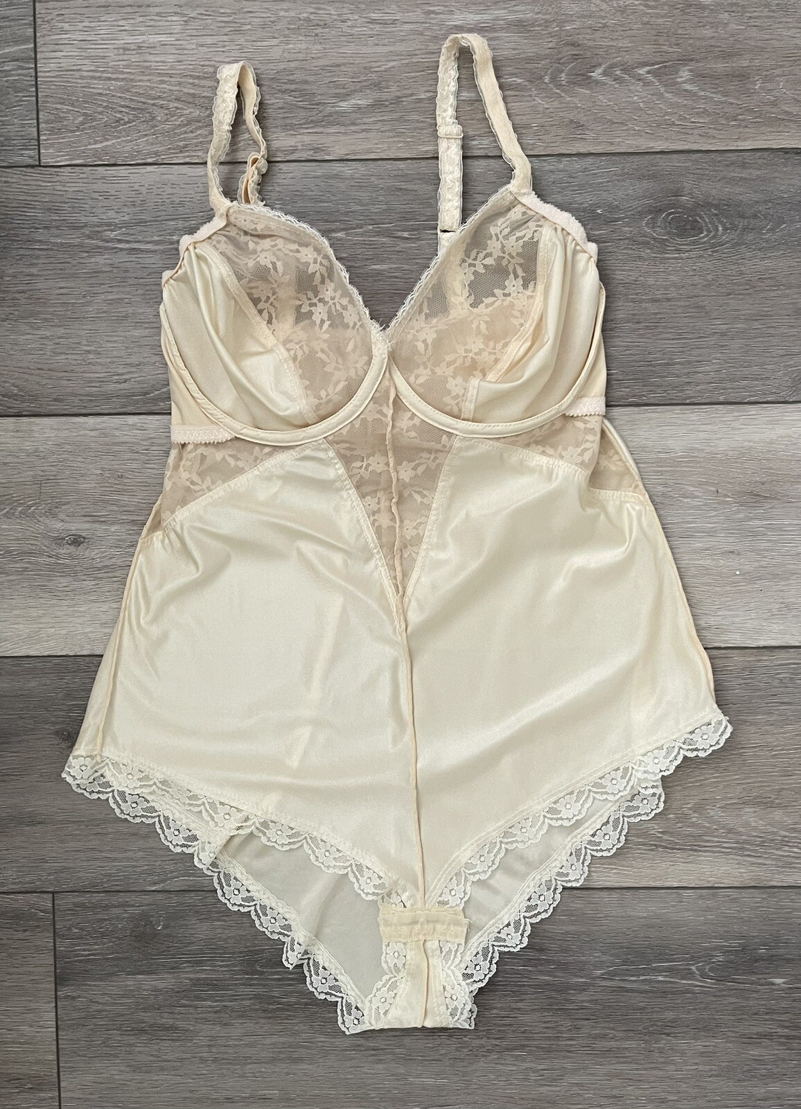 Vtg YOUNG SMOOTHIE Ivory Satin Nylon Lace Underwire Body Suit Teddy Shaper 36D