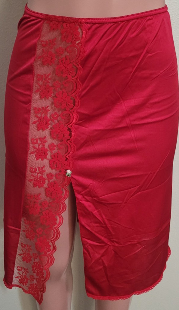Chantilly Maidenform Red Slip 64001-AV Size Small Untagged