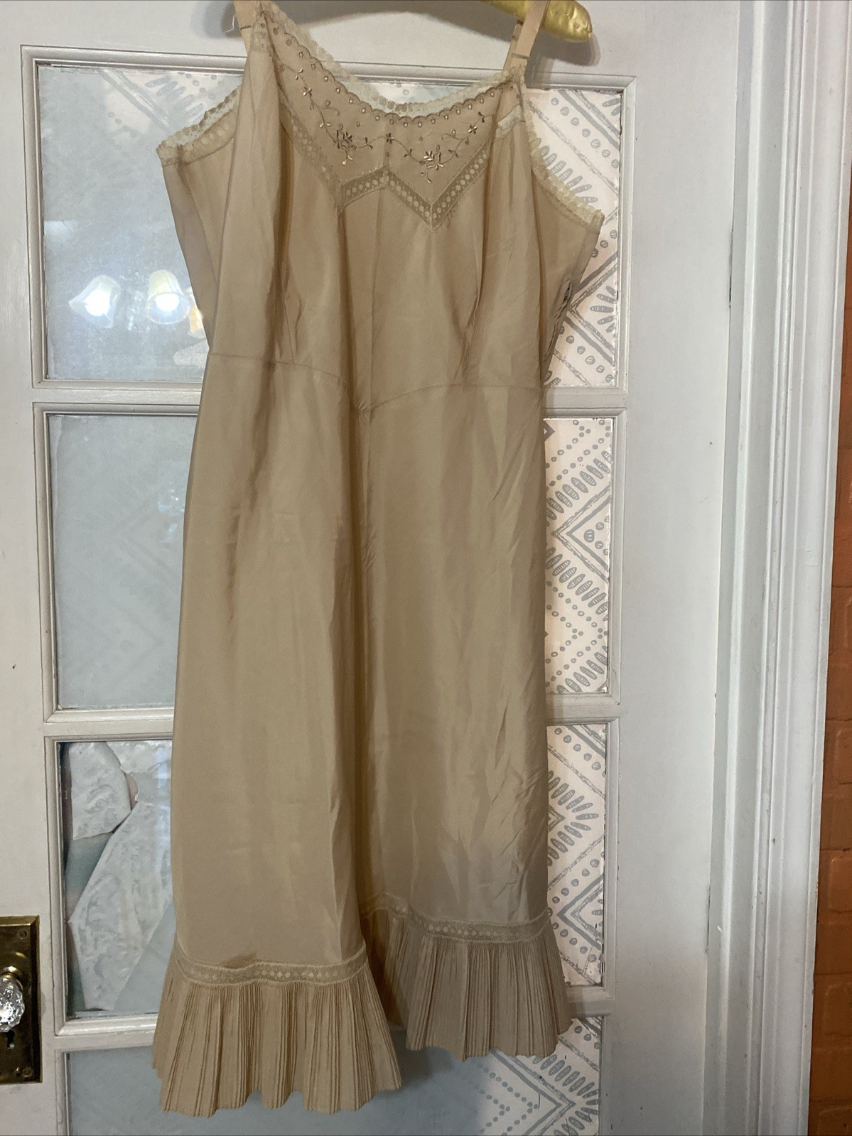 1950’s Barbizon Endear Tafredda Size 38. (large) Accordian Hem Lace