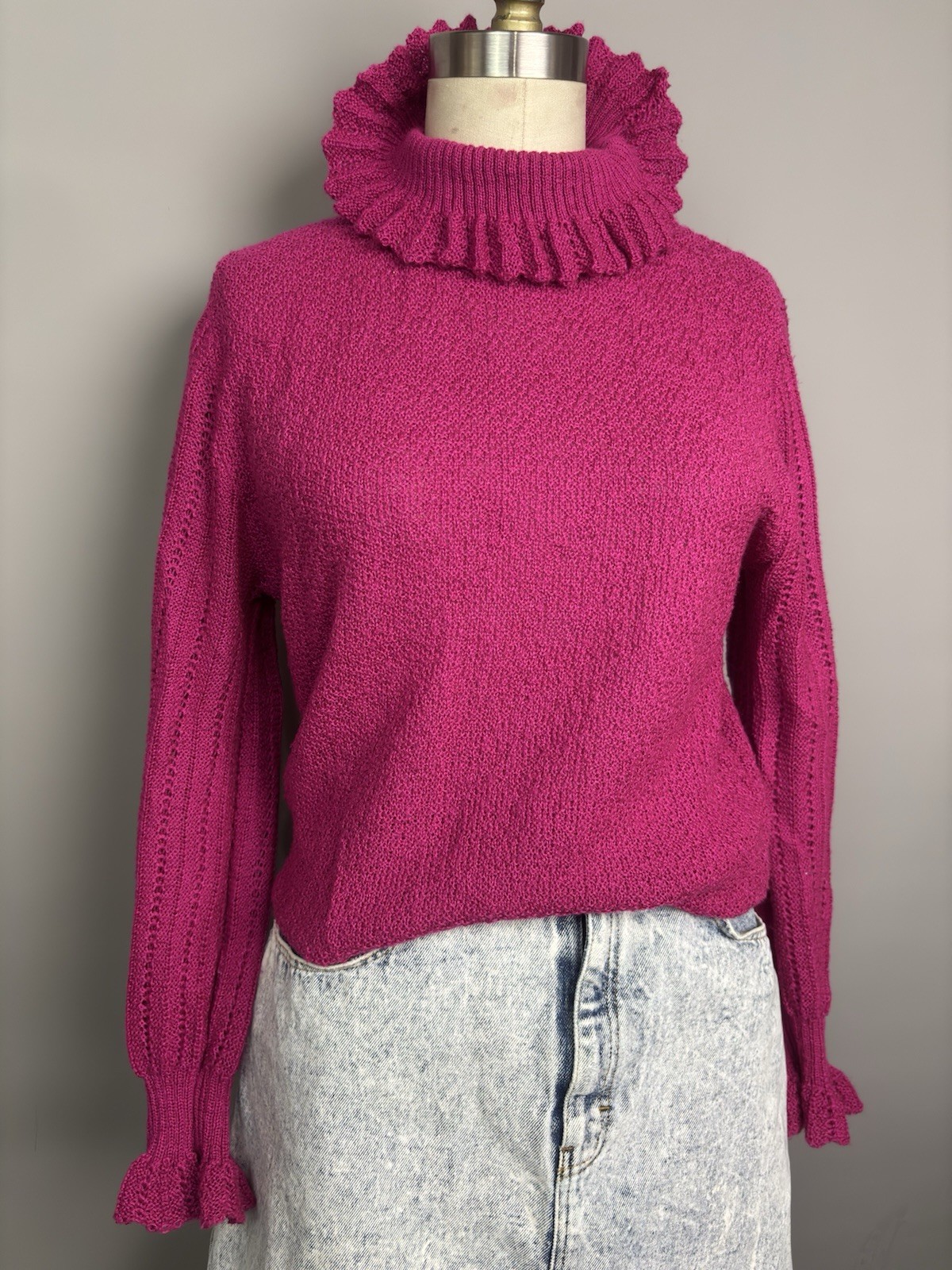 Vintage Magenta Pink Ruffle Collar Textured 70s 80s Sweater Top