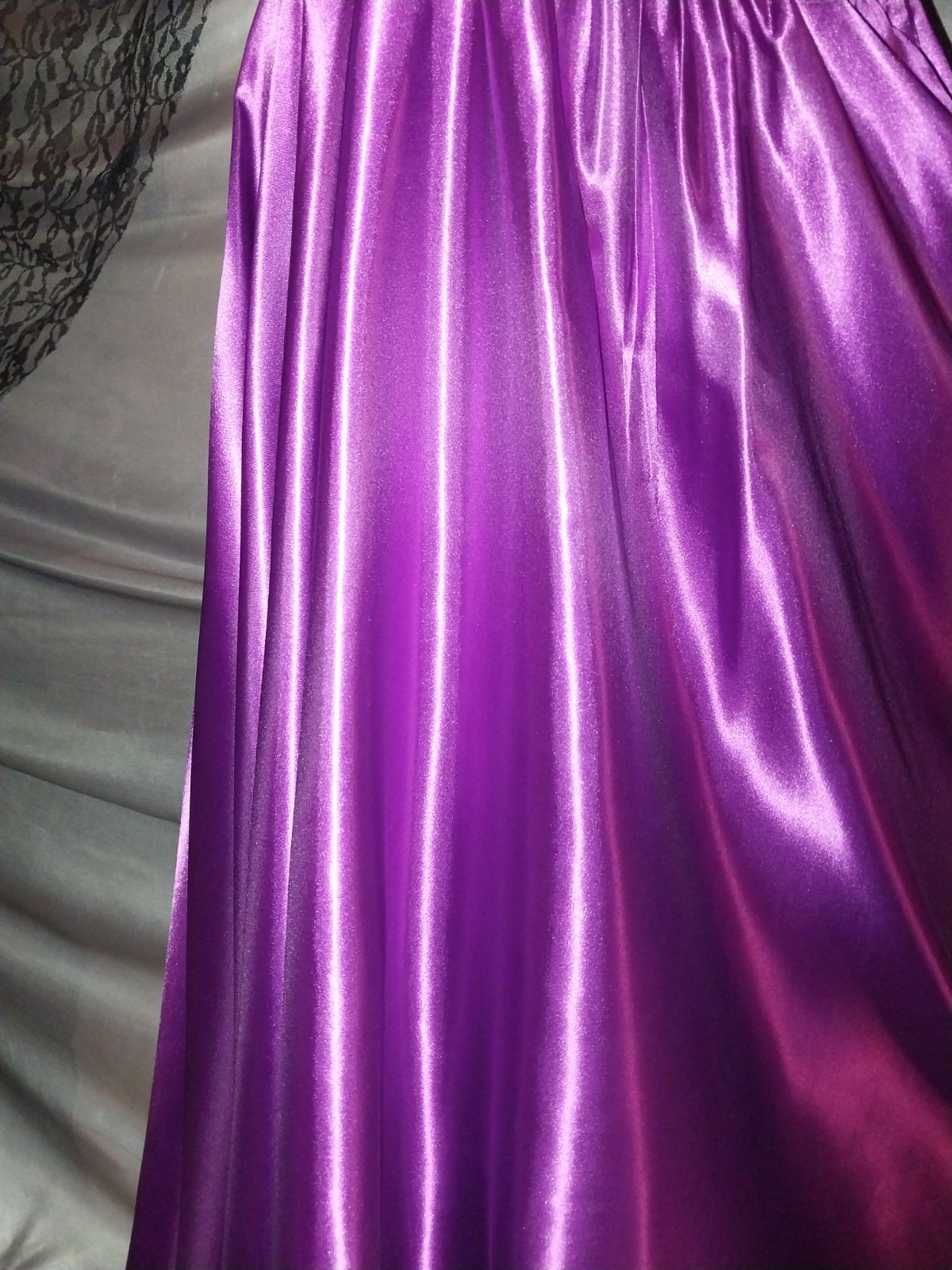 VTG SATIN LIQUID ORCHID GRAND SWEEP TWIRLY FLARE SKIRT SHINY GLOSSY LUXE SML NEW