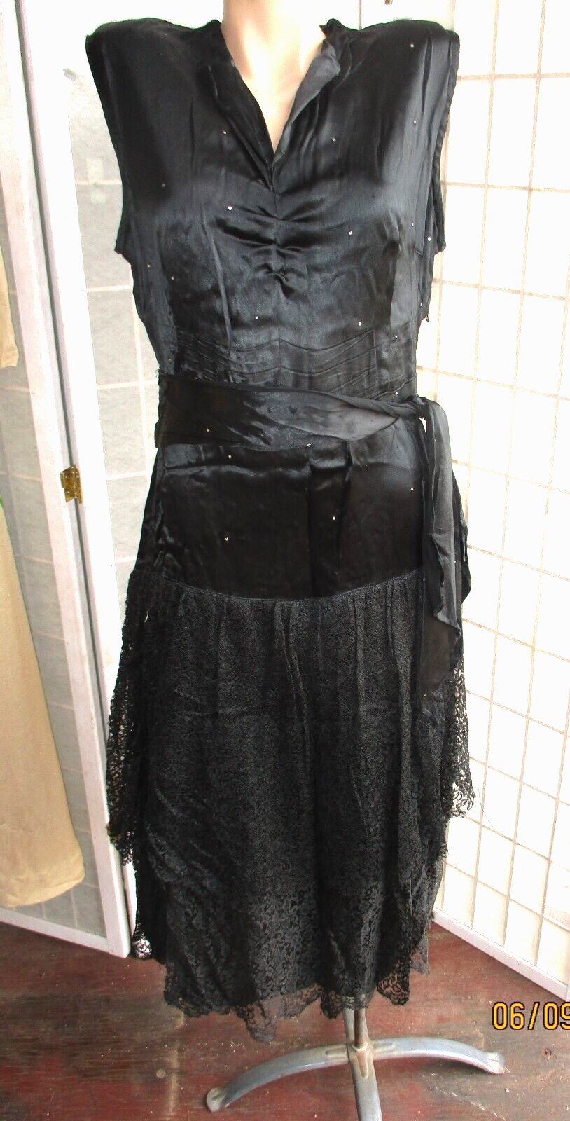30s 40s Black Satin w/Rhinestones and Lace Slvless Dress sz40x36x42″