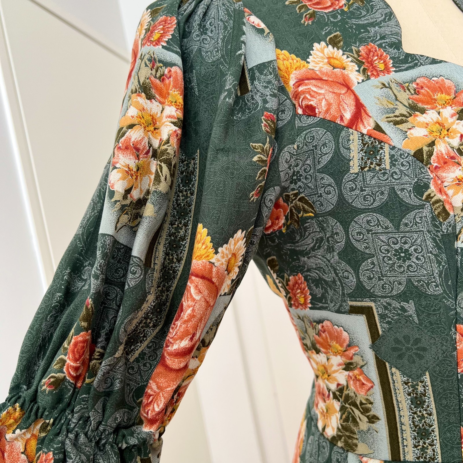 1980s Vintage German Dirndl Dress Floral Bavarian Folk Puff Sleeves Midi EU 40