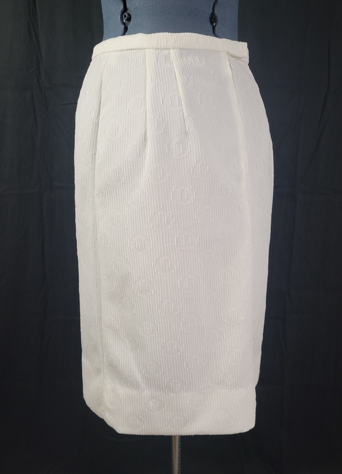 Vtg Handmade Creamy White Fitted Skirt w Textured „O” Pattern Size M? 30″ Waist