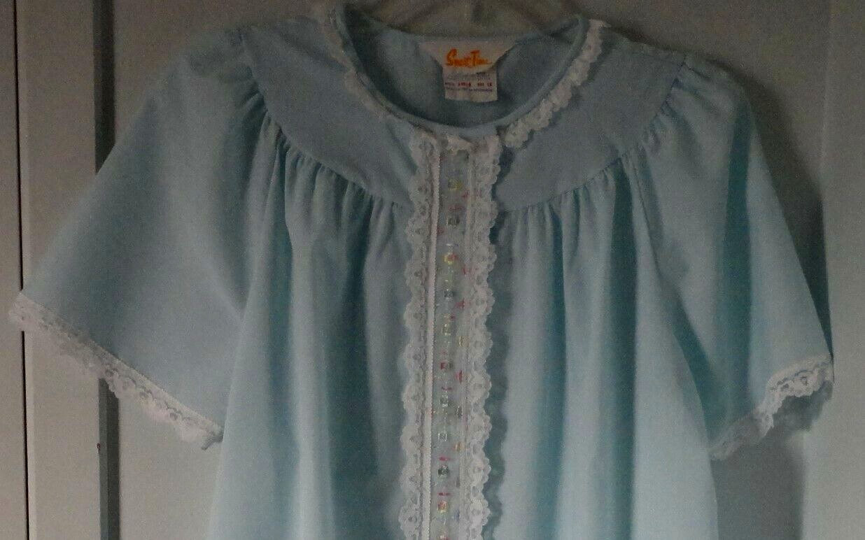 Vintage Smart Time Robe Poly And Cotton Size 14 Snap Front Closure Embroidery