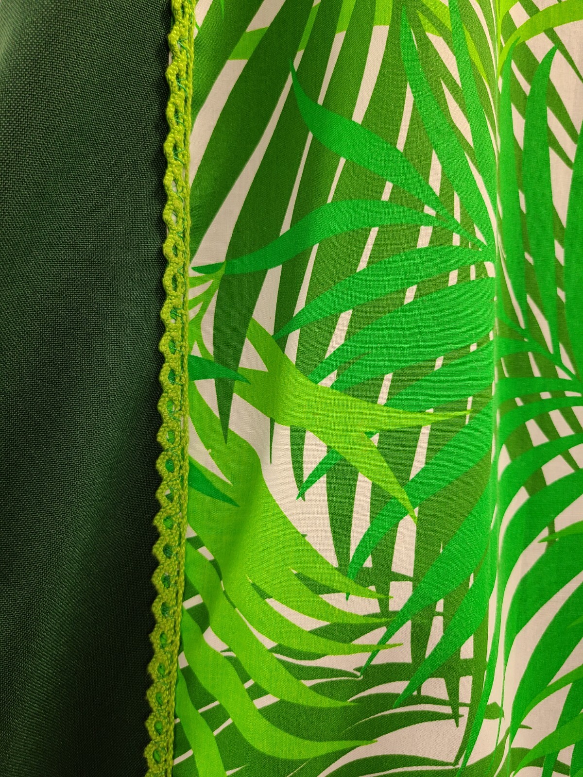 Hawaiian Dress Vintage Size M/10 White & Green Midi Tribal Print Short Sleeve