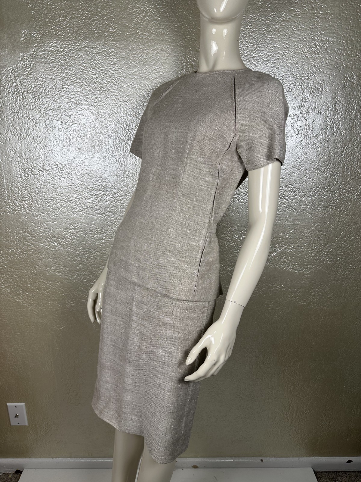 Vintage 1960’s Ladies JUNIOR SOPHISTICATES Tan Linen Two Piece Skirt Suit Set