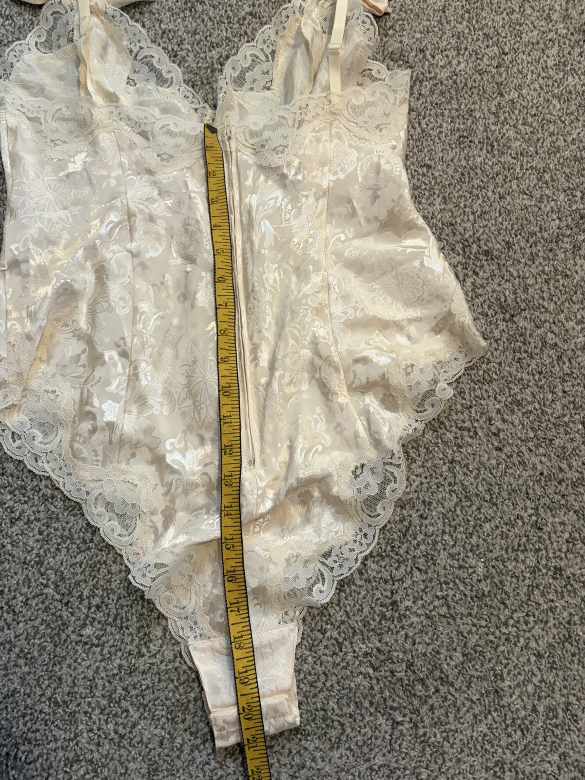 NWT Vintage Victoria’s Secret Gold Label Cream Lace Bridal Teddy Lingerie Size L