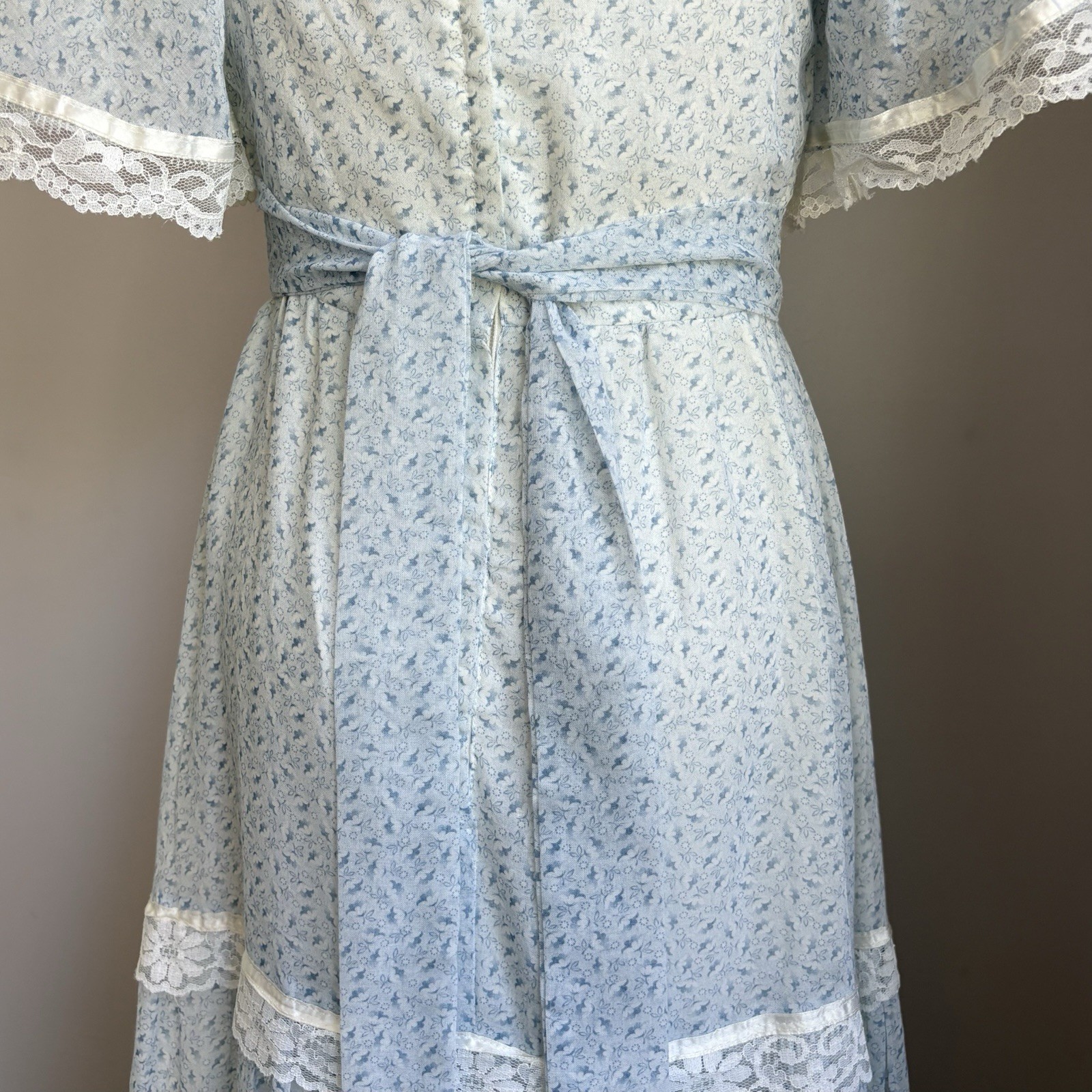 Vintage 1970’s Baby Blue Floral & Lace Cottagecore Prairie Maxi Dress XS