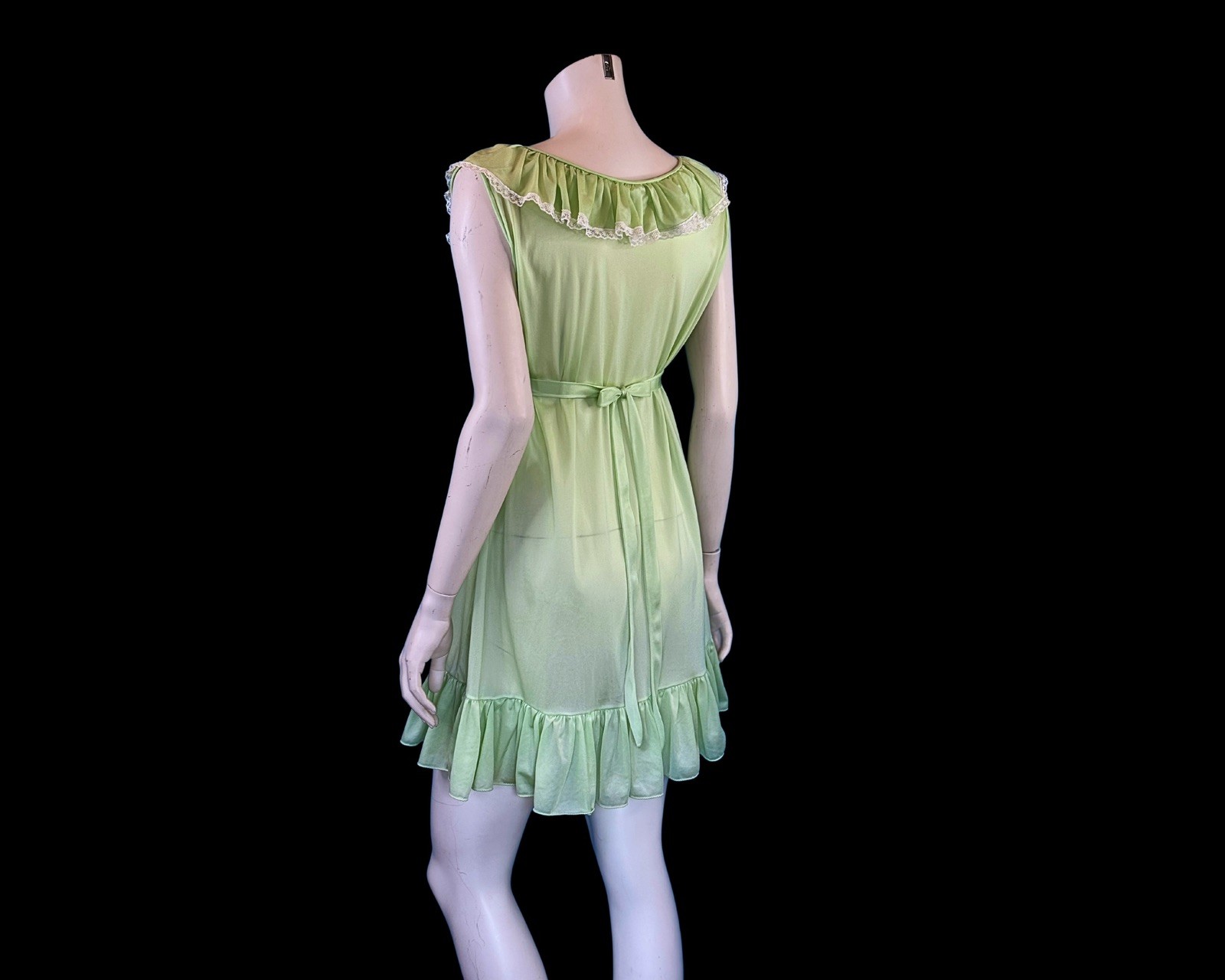 70s Pastel Pistachio Green Babydoll Nightgown with Ruffles and Lace | S M