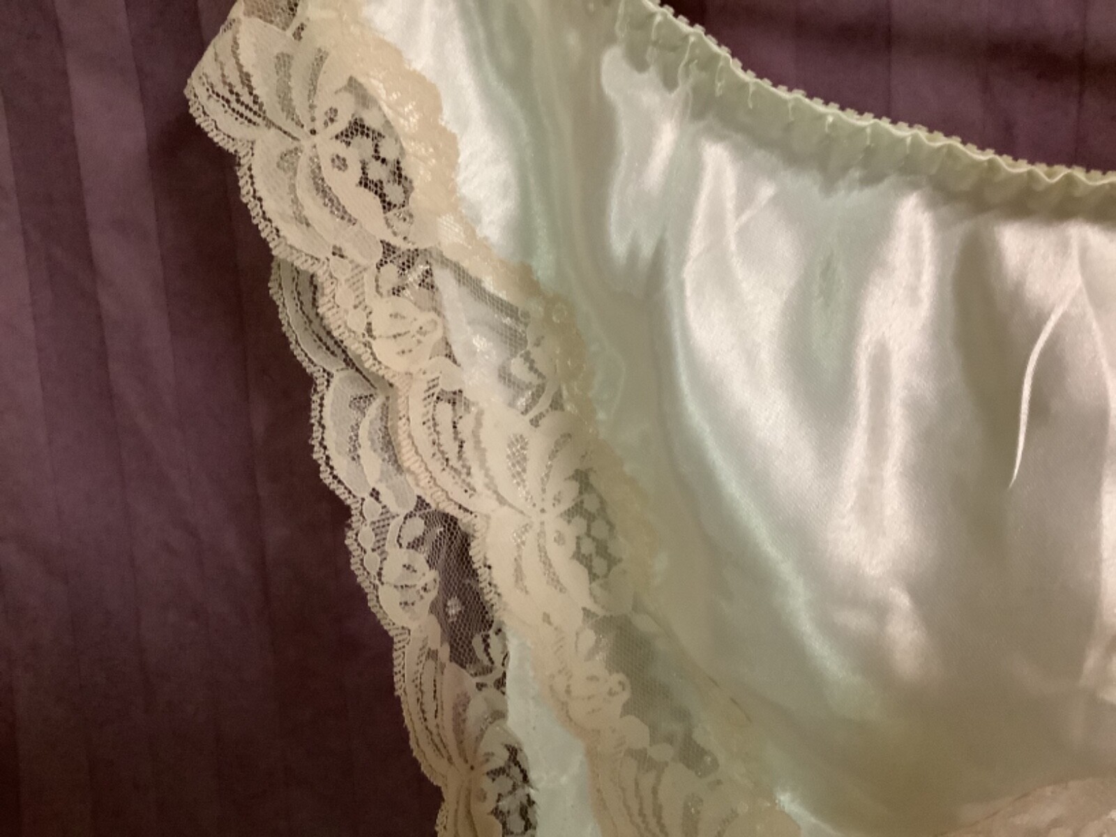 VINTAGE 90’s VICTORIA SECRETS GOLD LABEL CAMI & HIGH CUT PANTIE SET CREAM &IVORY