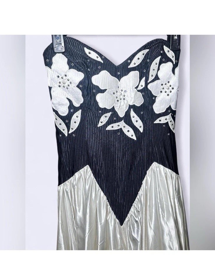 Elegant TD4 by Electra 80s 90s vintage silk satin navy cream beaded floral gown