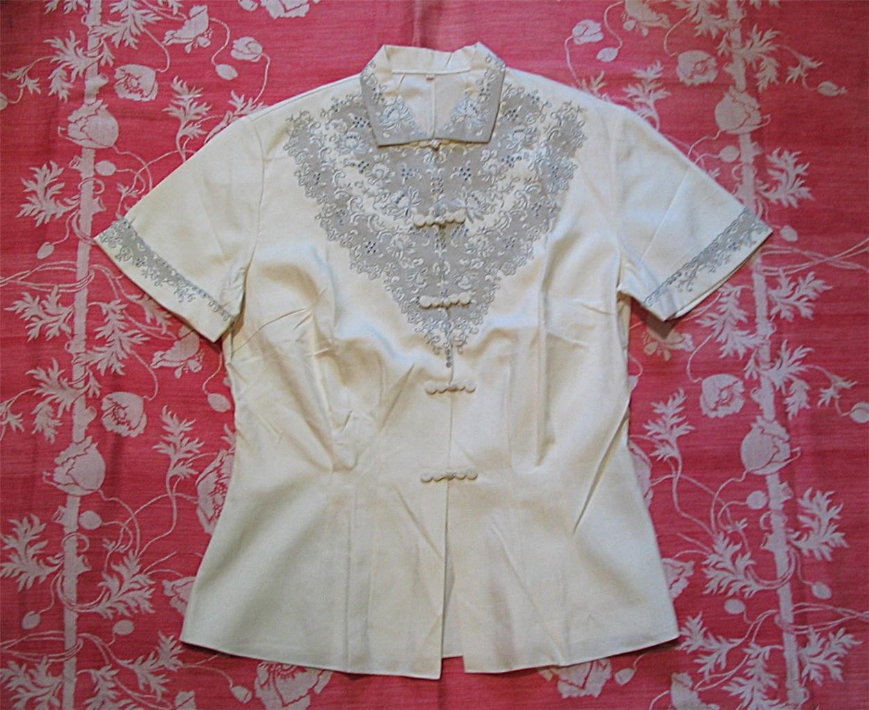 VINTAGE 1960S ~CREAM~LIGHT YELLOW~100% SILK BLOUSE~EMBROIDERY APPLIQUES~S~32-34