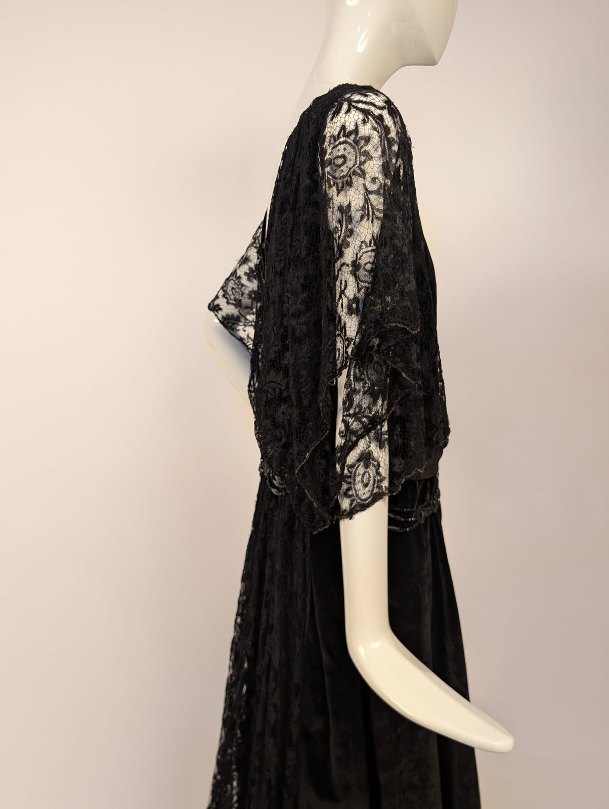 EDWARDIAN BLACK VELVET + LACE EVENING DRESS W JET BELTING + LONG LACE TRAIN