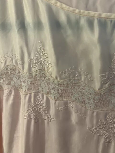 Vintage Wisteria Women’s Size M Pink/Ivory Embroidered, Lace Satin Nightgown