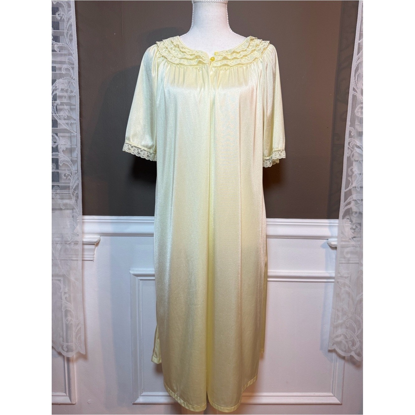 Vintage 80s Gregaro Yellow Nylon Lace Nightgown Cottagecore Grandmacore M