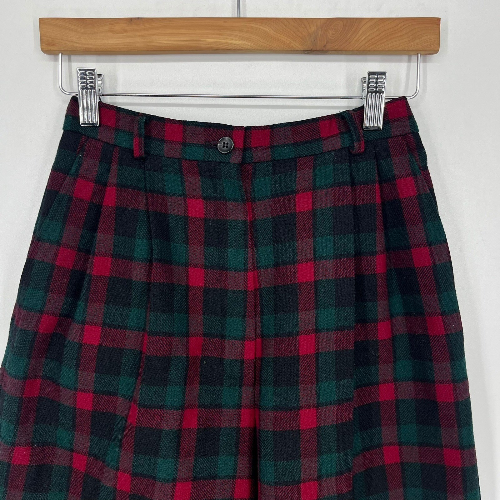 Pendleton Red Green Plaid 100% Virgin Wool High Waisted Pleated Shorts Womens 4
