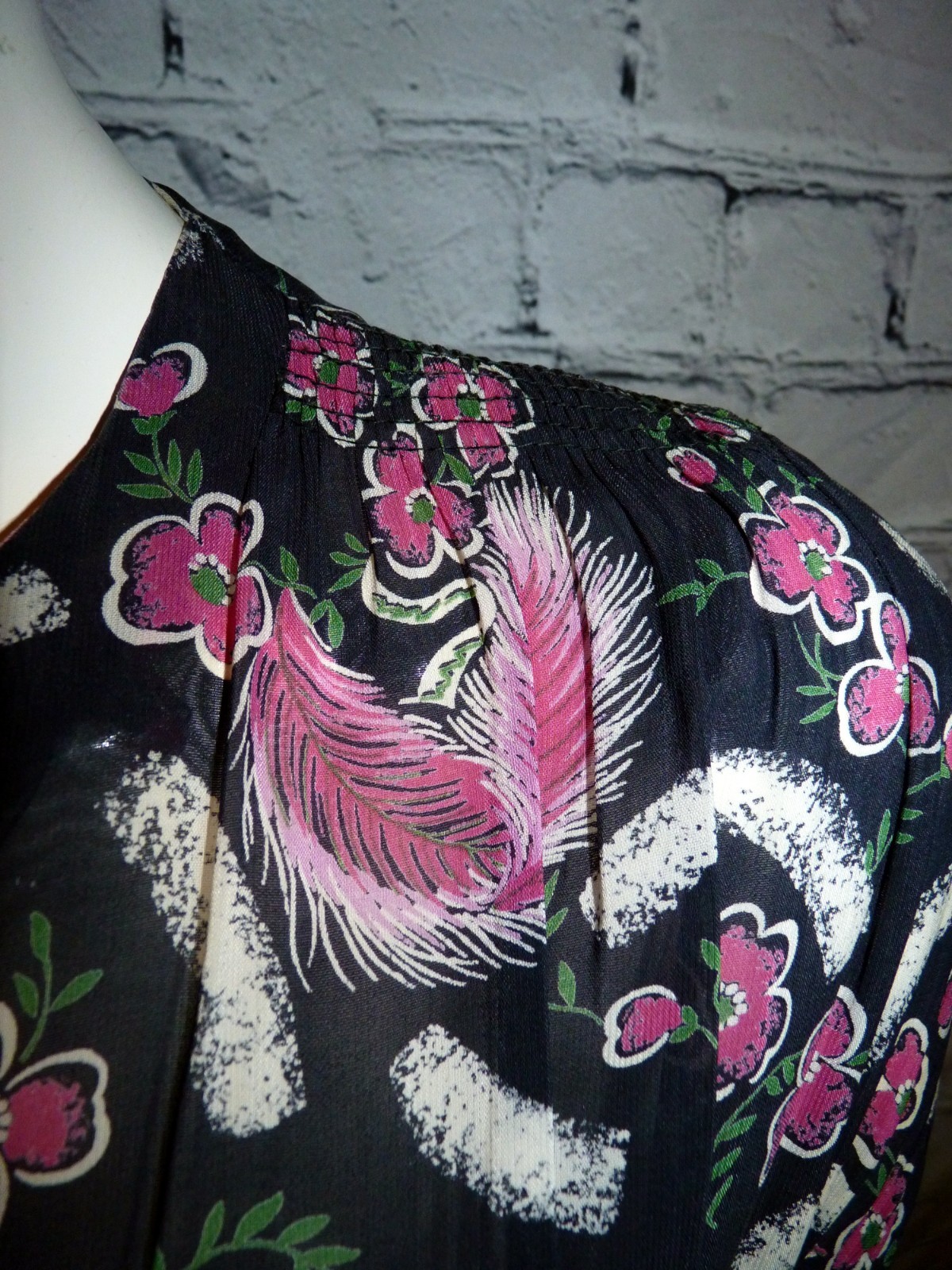 VTG 1940s Feather Print Rayon Peplum Dress Hollywood Costume Collection Bust 40″