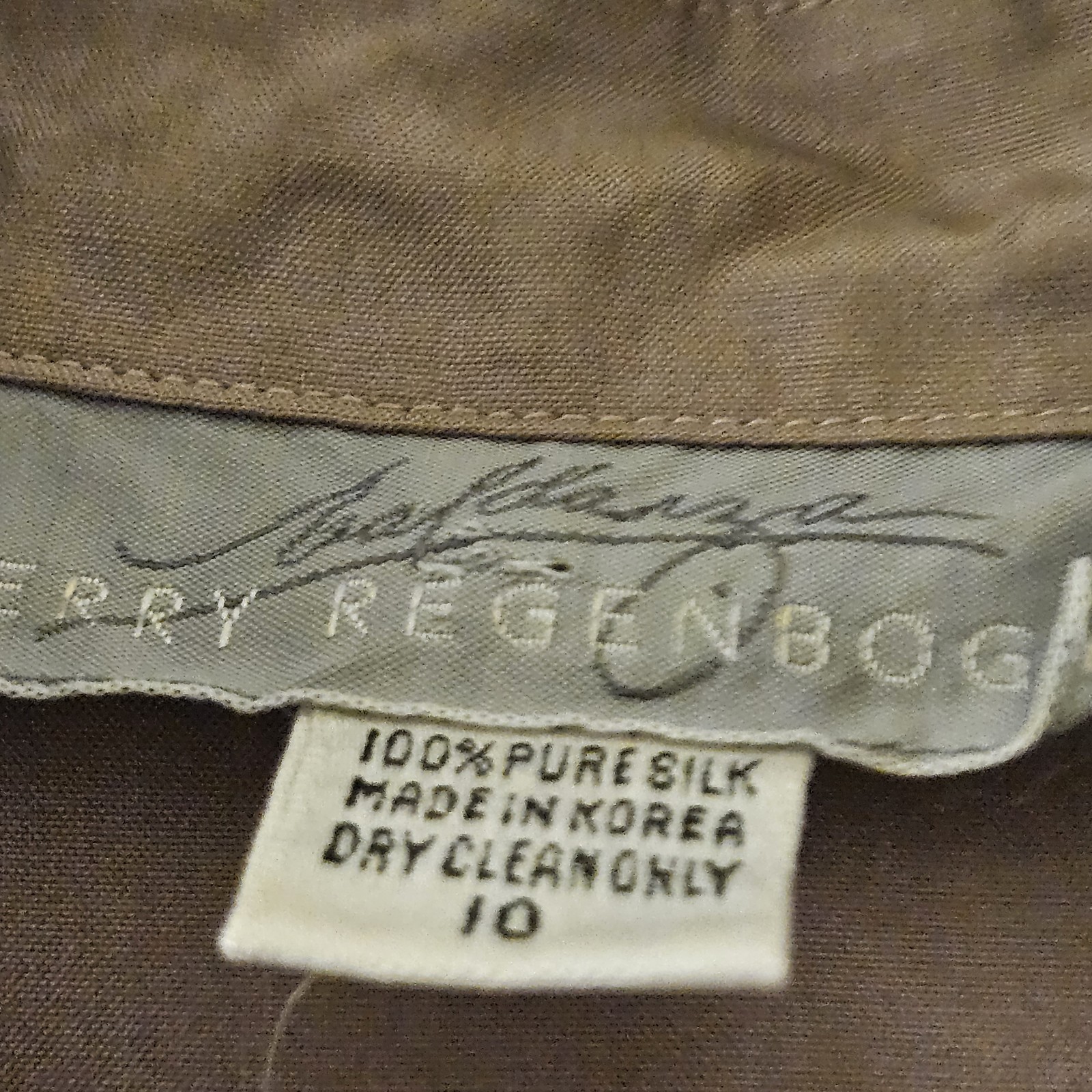 Jerry Regenbogen Vintage Office Neutral 100% Silk Button Small Flaw Shirt 10