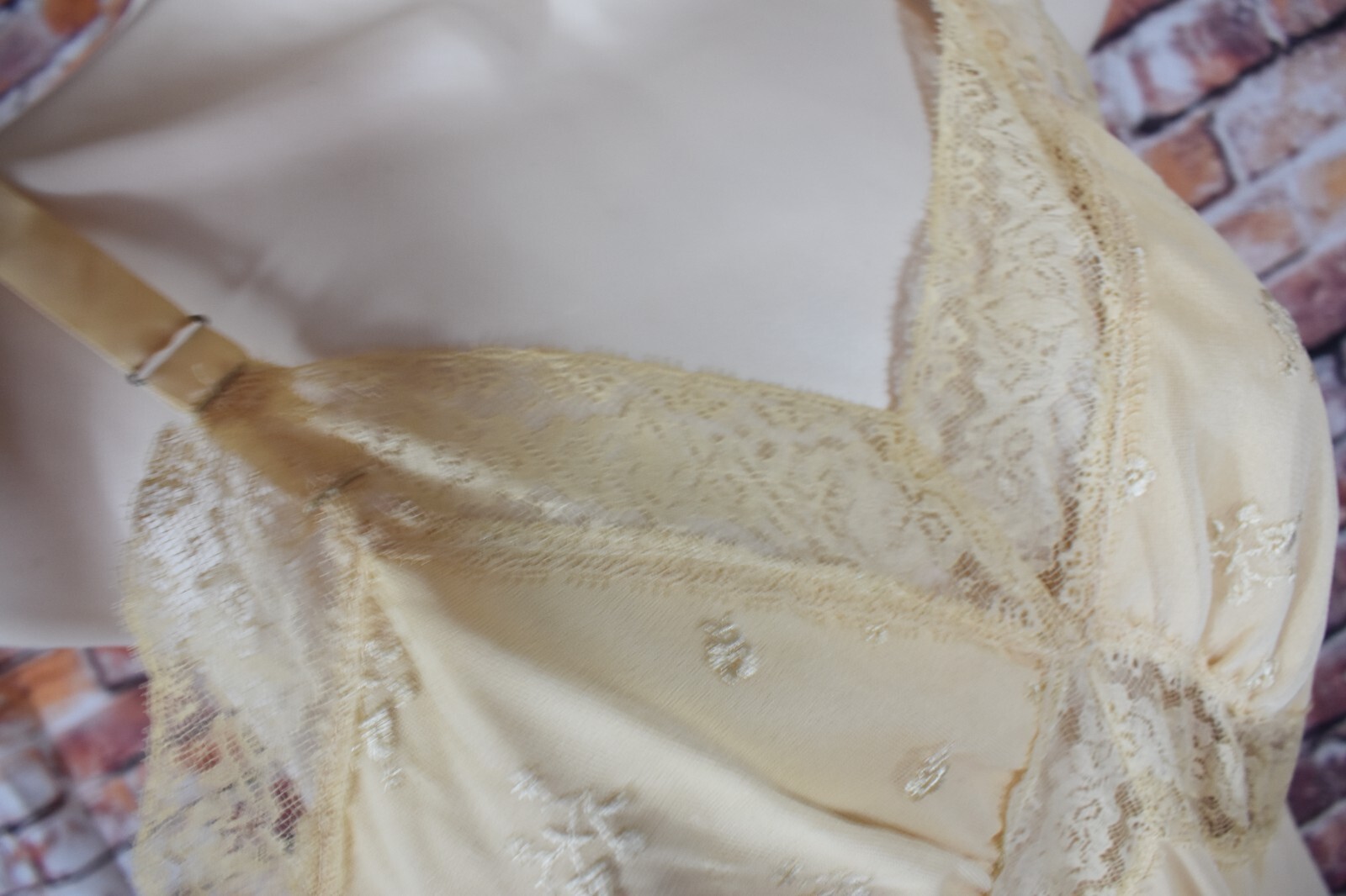 Tokay Size 34 Medium Pleated Chiffon Nylon Full Bra Slip