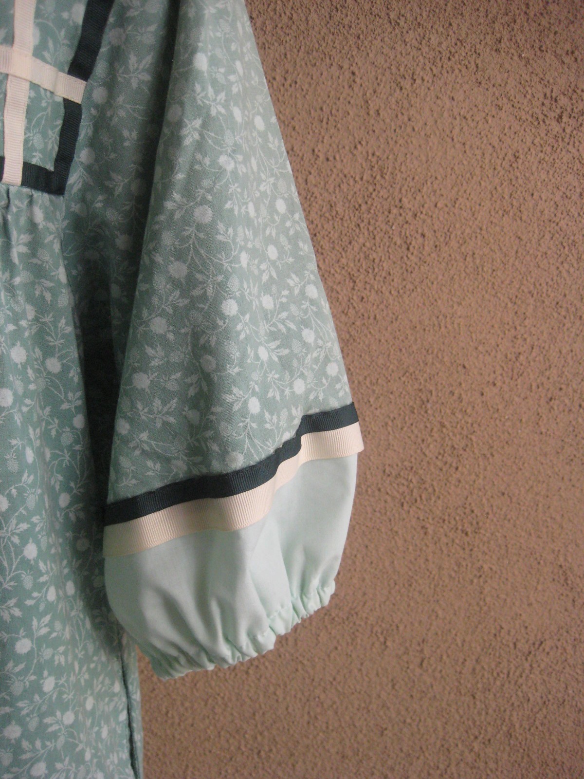Vintage Hilda Hawaii sage floral ruffle hem puff sleeves muumuu long dress M