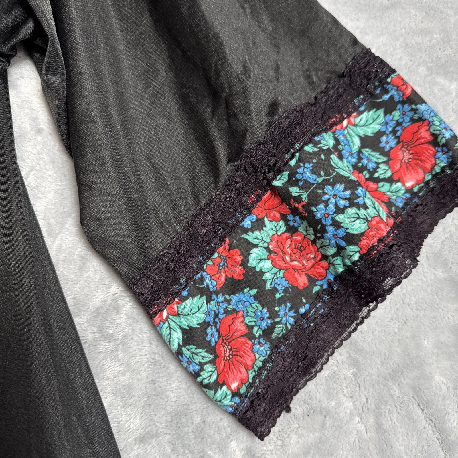 VTG Black Red Rose BUTTER SOFT Nylon Peignoir Robe for nightgown w Lace Sexy L