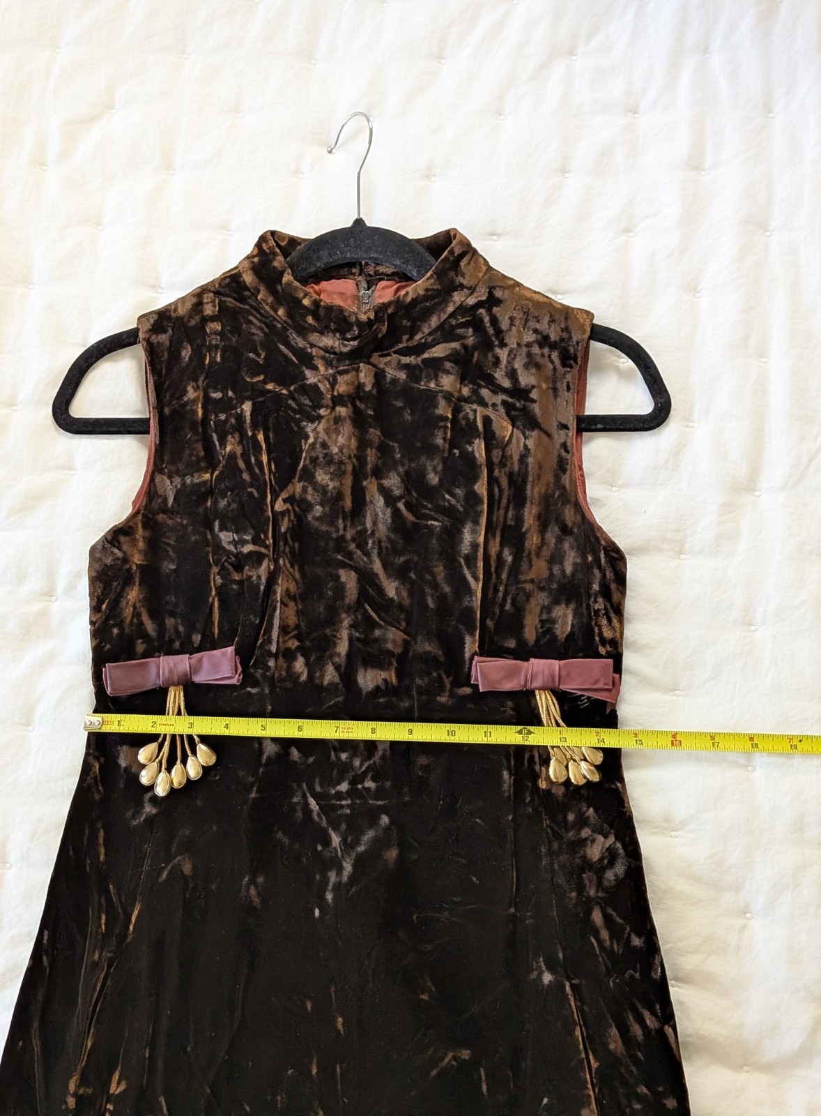 Vintage circa 1960’s-70’s Women’s Chocolate Brown Crushed Velvet Mini Dress S