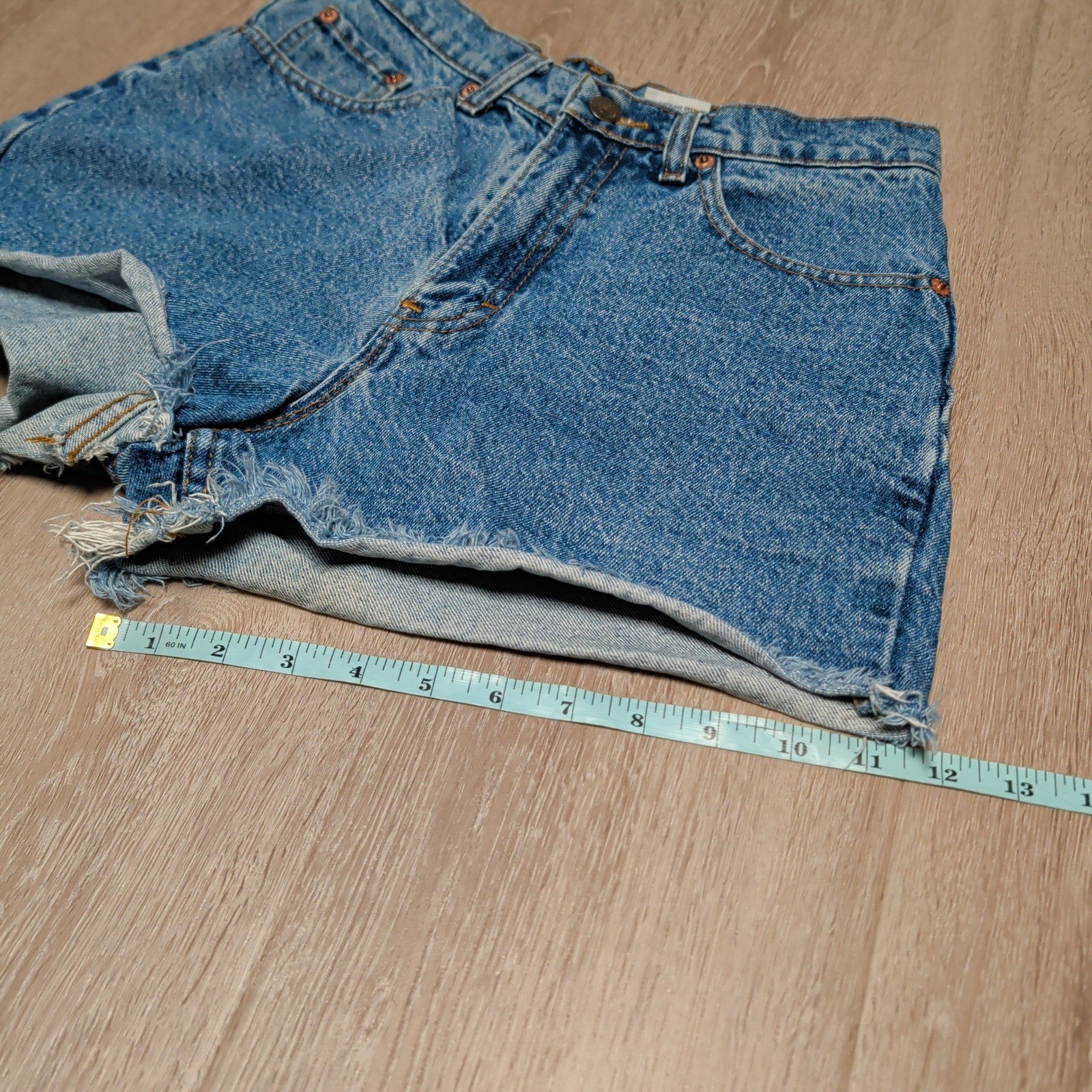 Vintage Jordache High Waisted Denim 3″ Shorts Medium Wash Cut Off Blue 9/10 Y2K