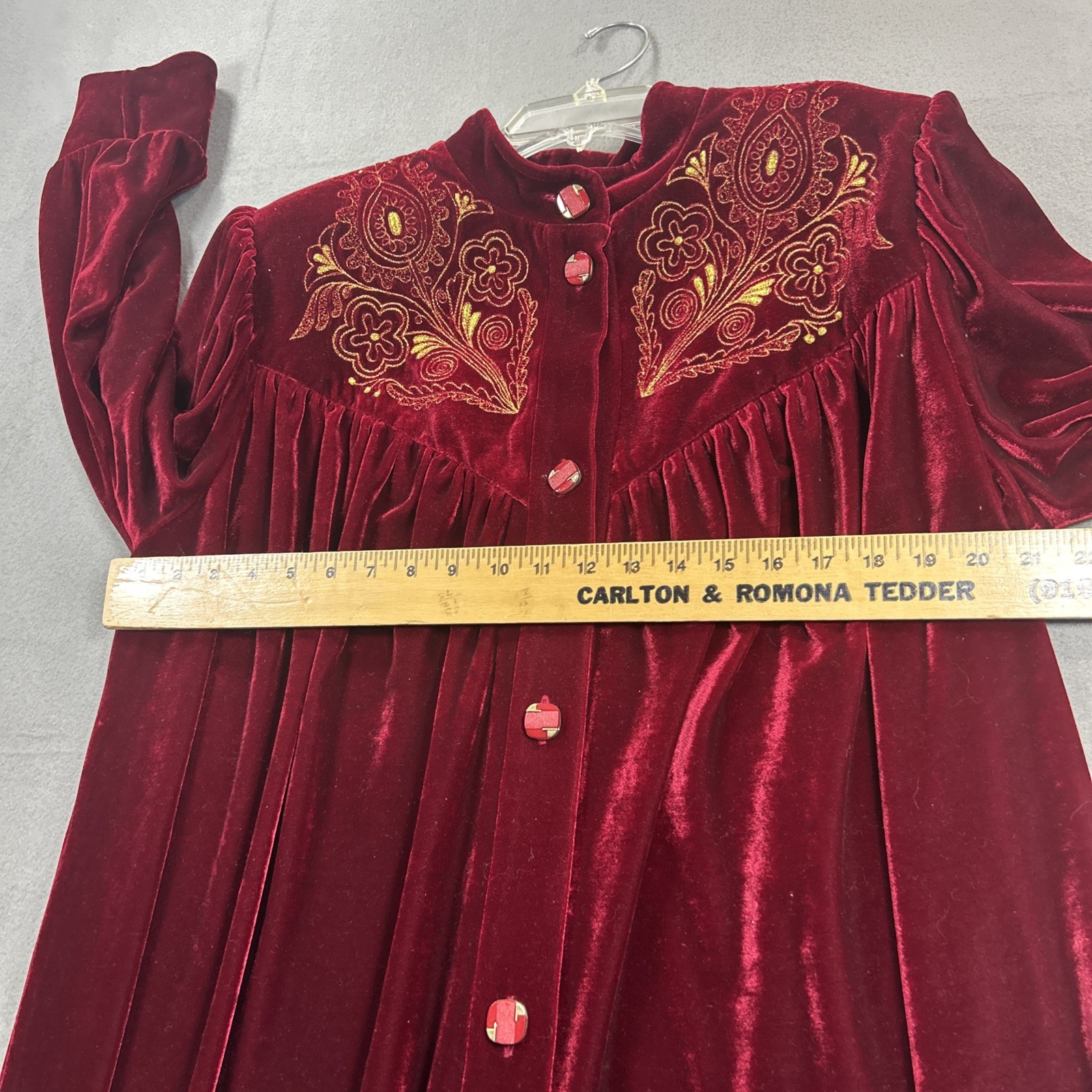 Vintage Unbranded Size M/L Burgundy Velour Gold Embroidery Robe Victorian