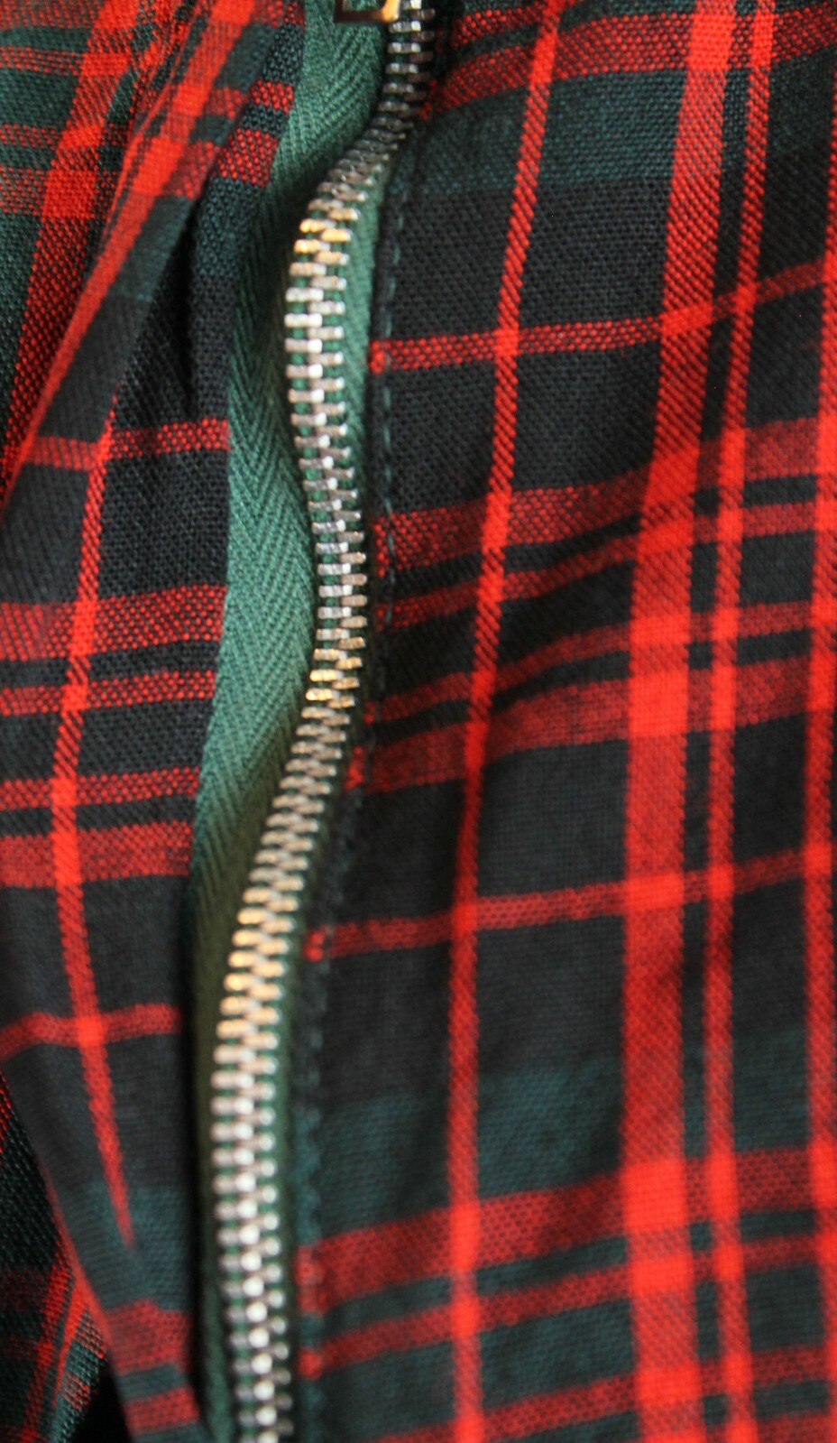 Vintage 60s Skirt Sz XXS Red Green Black Plaid Lightweight Wool Schoolgirl 2XS