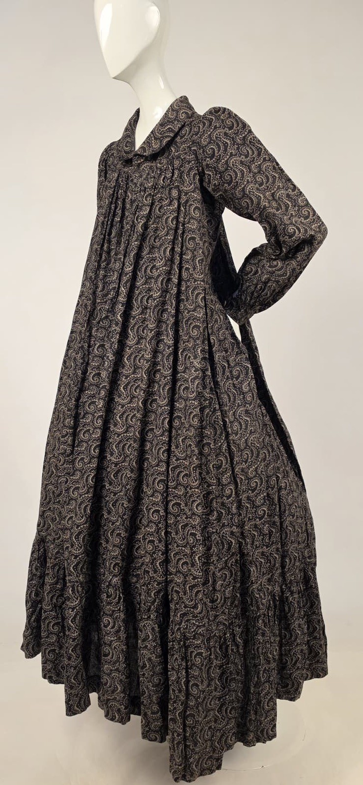 VICTORIAN 19TH C PRINT CALICO COTTON MATERNITY WRAPPER DRESS W BUSTLE REAR 