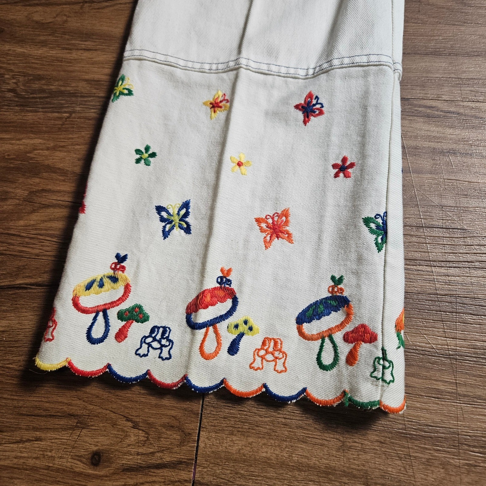 Vintage 70s Mushroom Butterfly Embroidered Flare Jeans 30×29 Scalloped Hem Boho