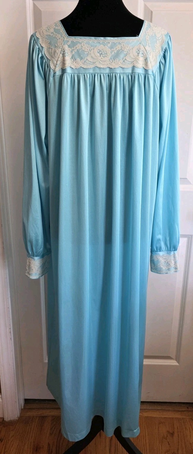 Vintage Pinehurst Lingerie Nightgown Blue Lace Trim Size Large Romantic USA