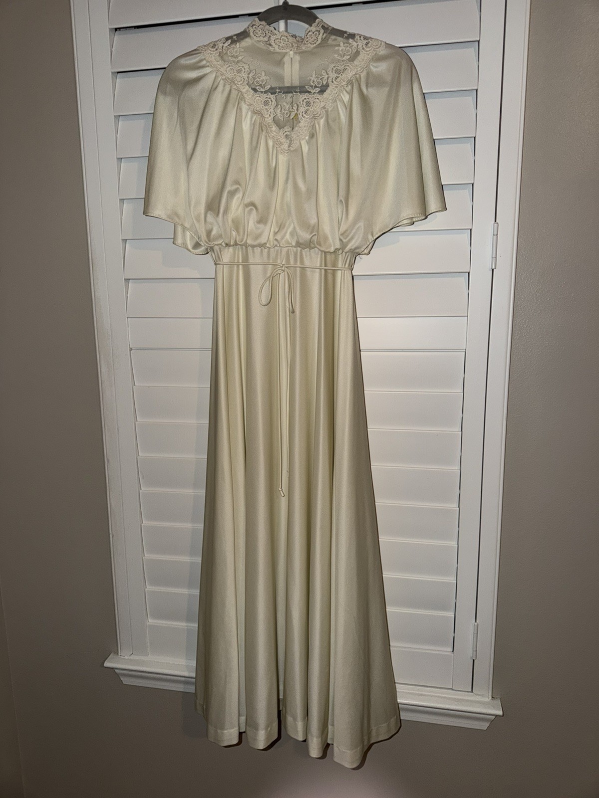 Ladies’ Vintage 70s style Silky Dress Elegant Long Ivory with Lace Women’s RARE