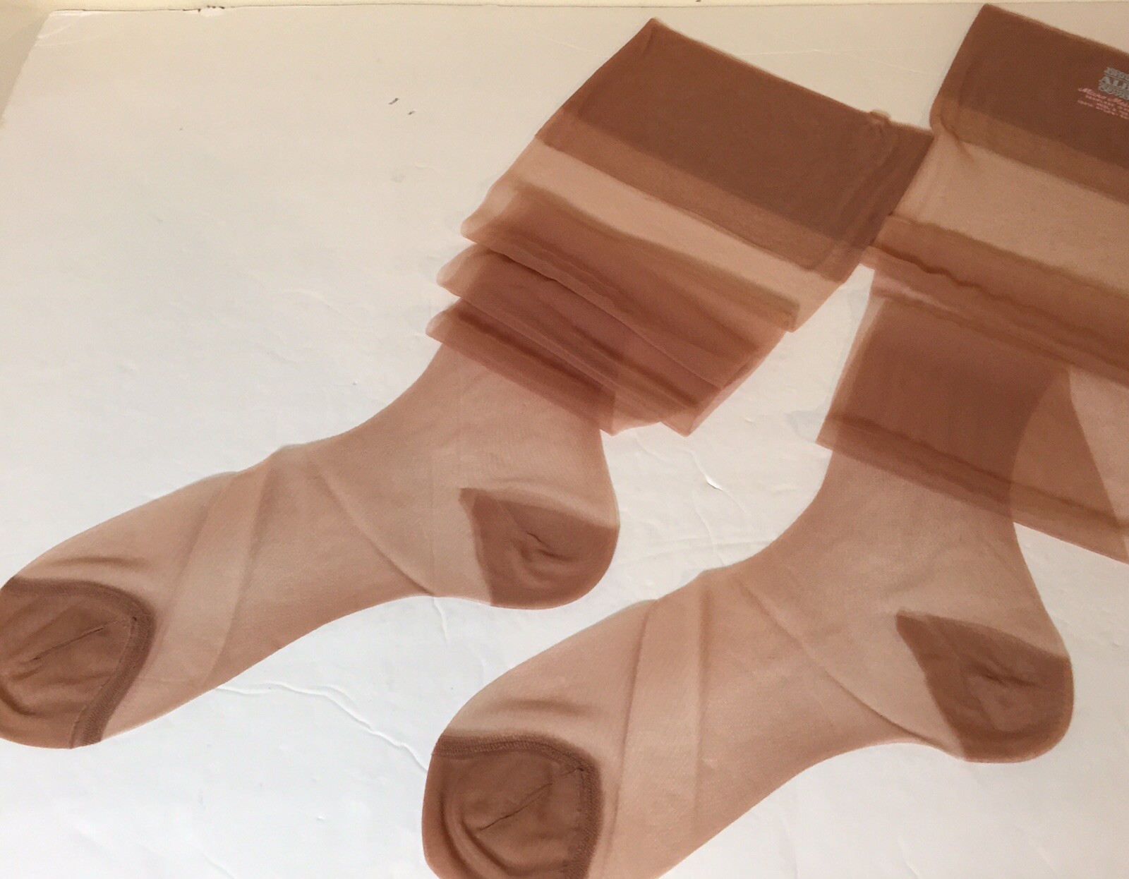 9 1/2 X 32” NYLON STOCKINGS 5 FABULOUS PAIRS 15 DENIER GARTER HOSIERY NYLONS LEG