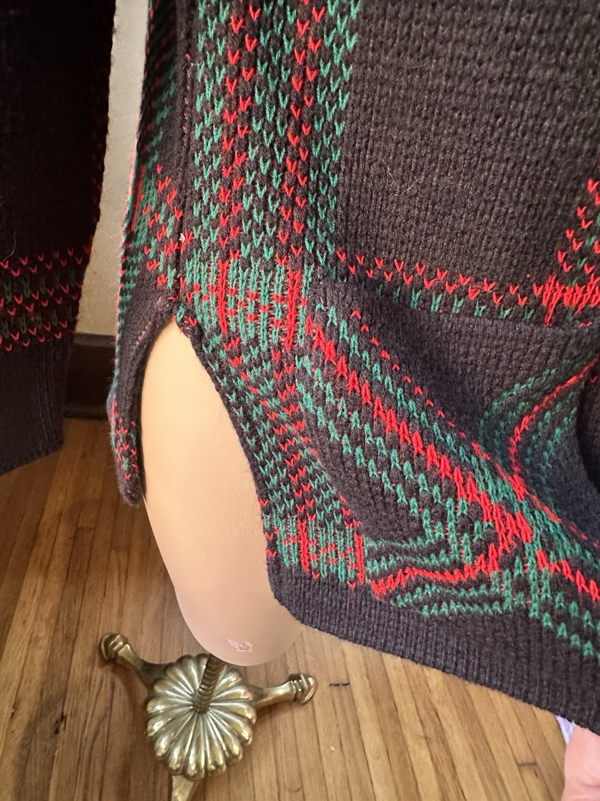 Vintage Plaid Button Up Sweater Black/Red/Green with Collar and 2 Pockets No Tag