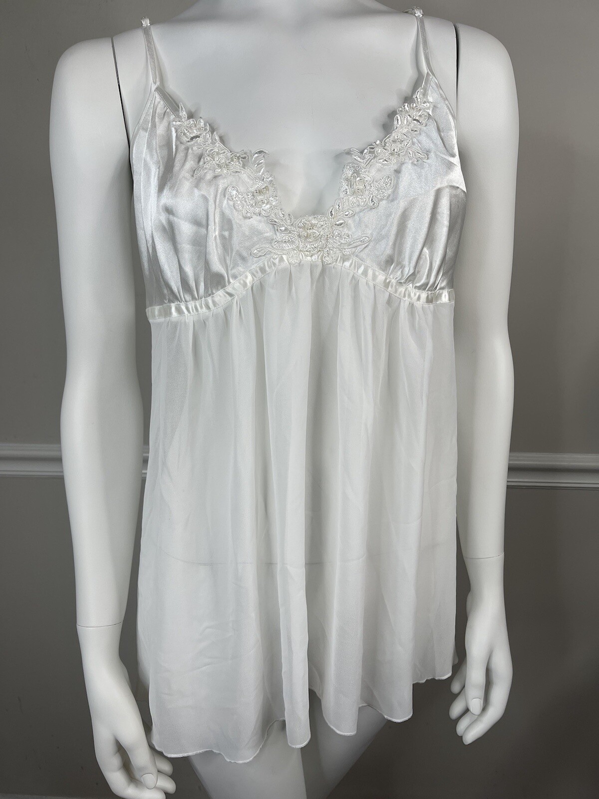 Vintage Women’s L Linea Donatella White bridal beaded chemise nightgown