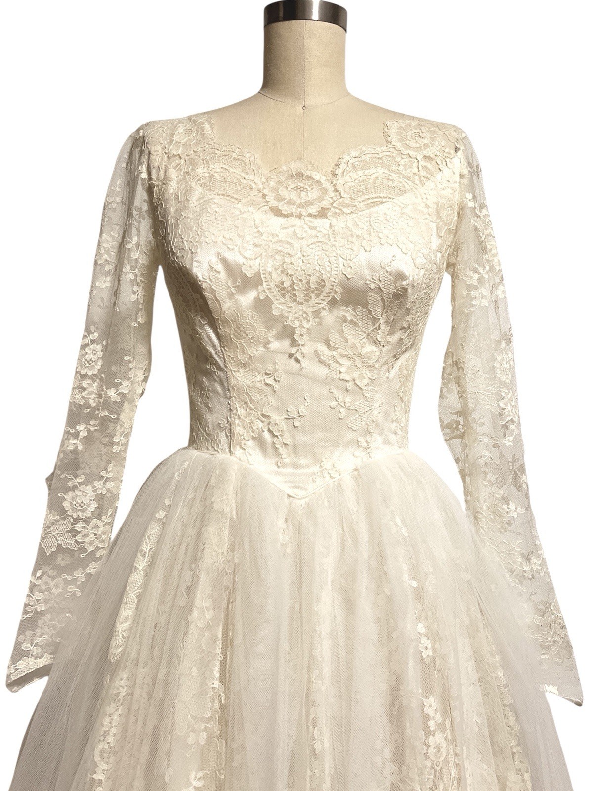 VTG 1950s 60s Lace Tea Length Wedding Dress XS Audrey Hepburn Modest MCM Bride