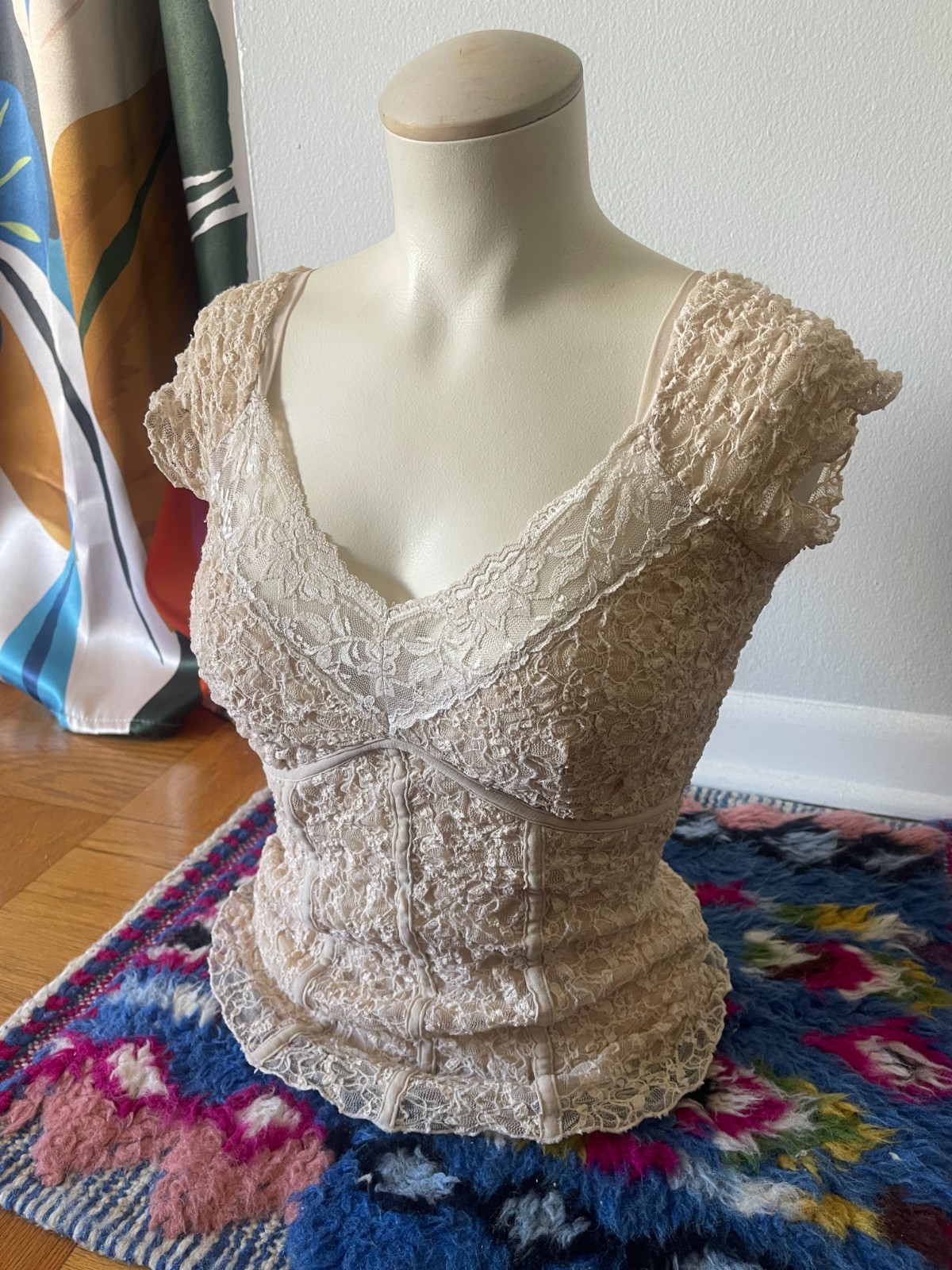 Vintage Y2K New York & Company Ivory Ruched Lace Sweetheart Corset Style Top XS