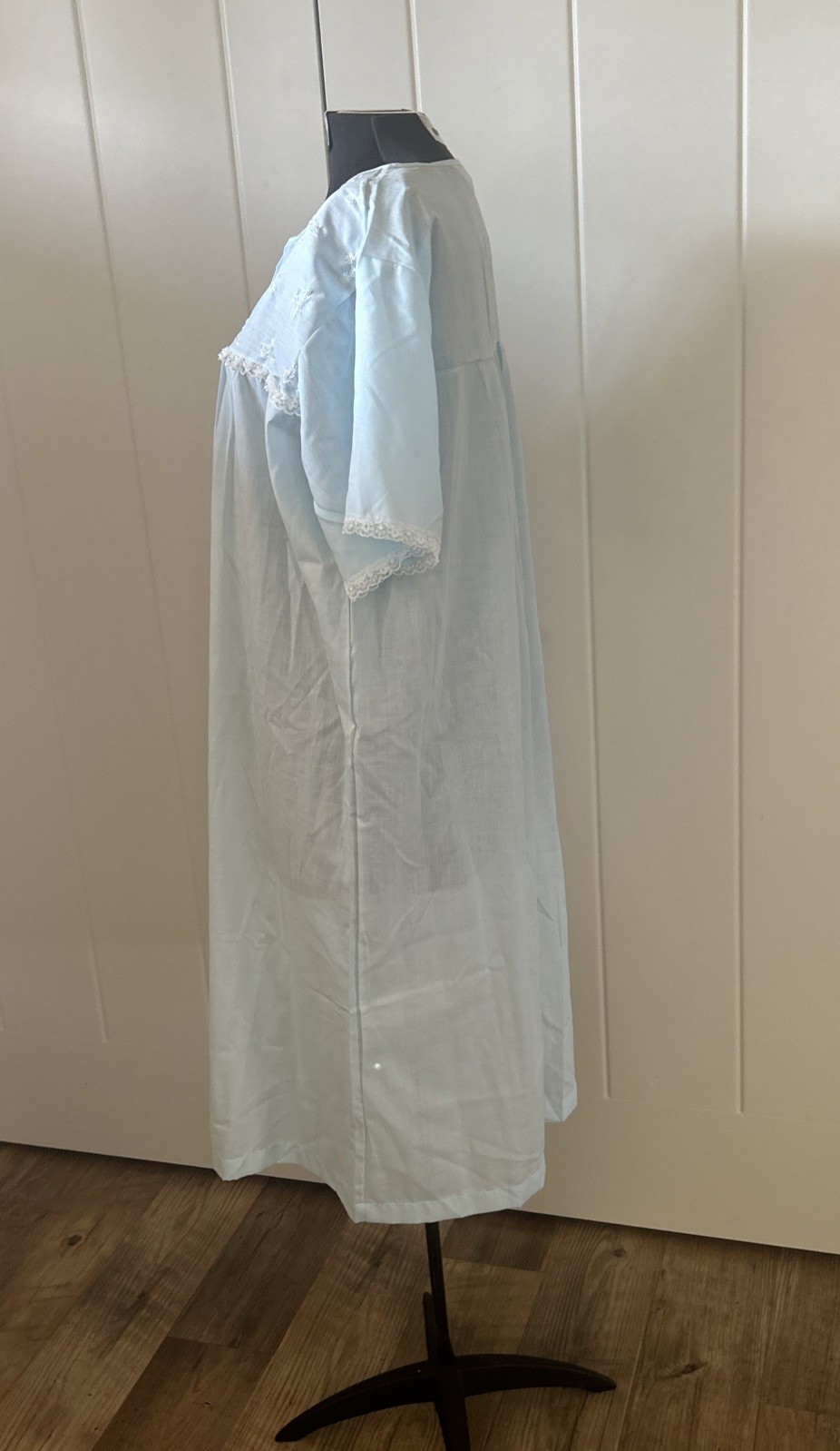 Vintage 1960’s Katz Shift Blue Nightgown With Lace And Embroidered Flowers Lg.