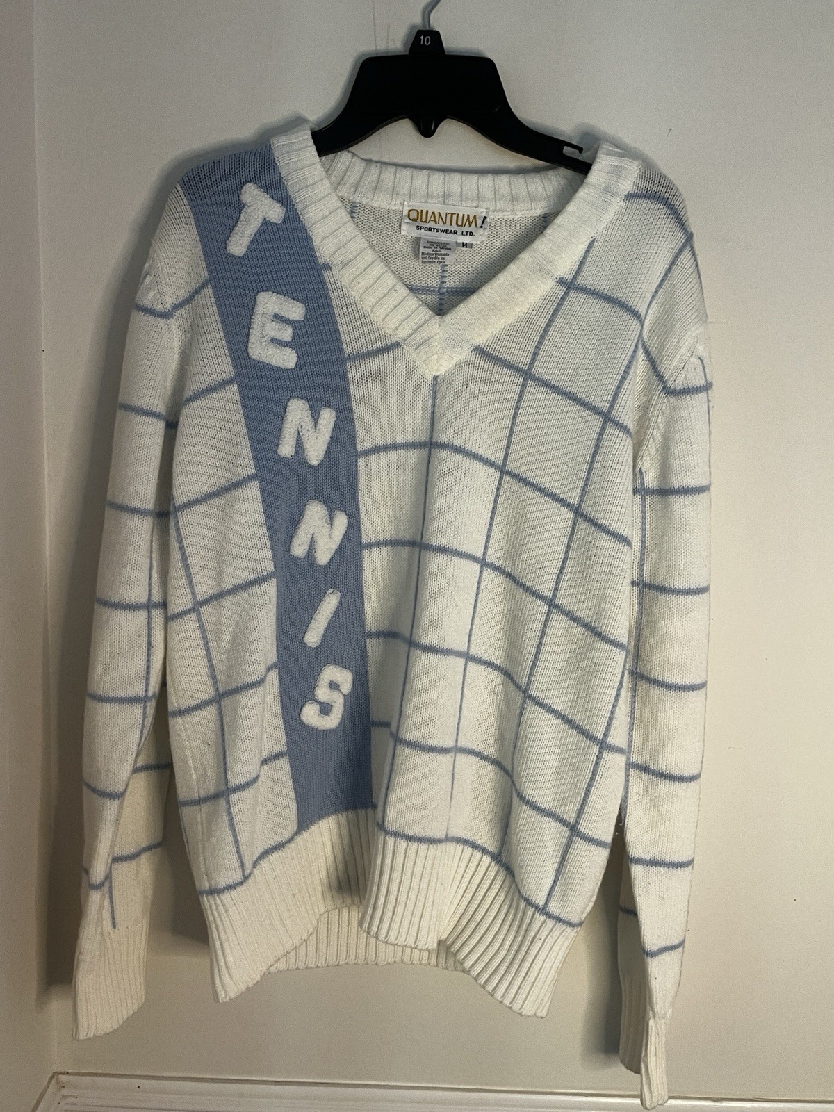 Vintage Women’s Tennis Sweater Quantum! Sportswear M Light Blue Cream V Neck