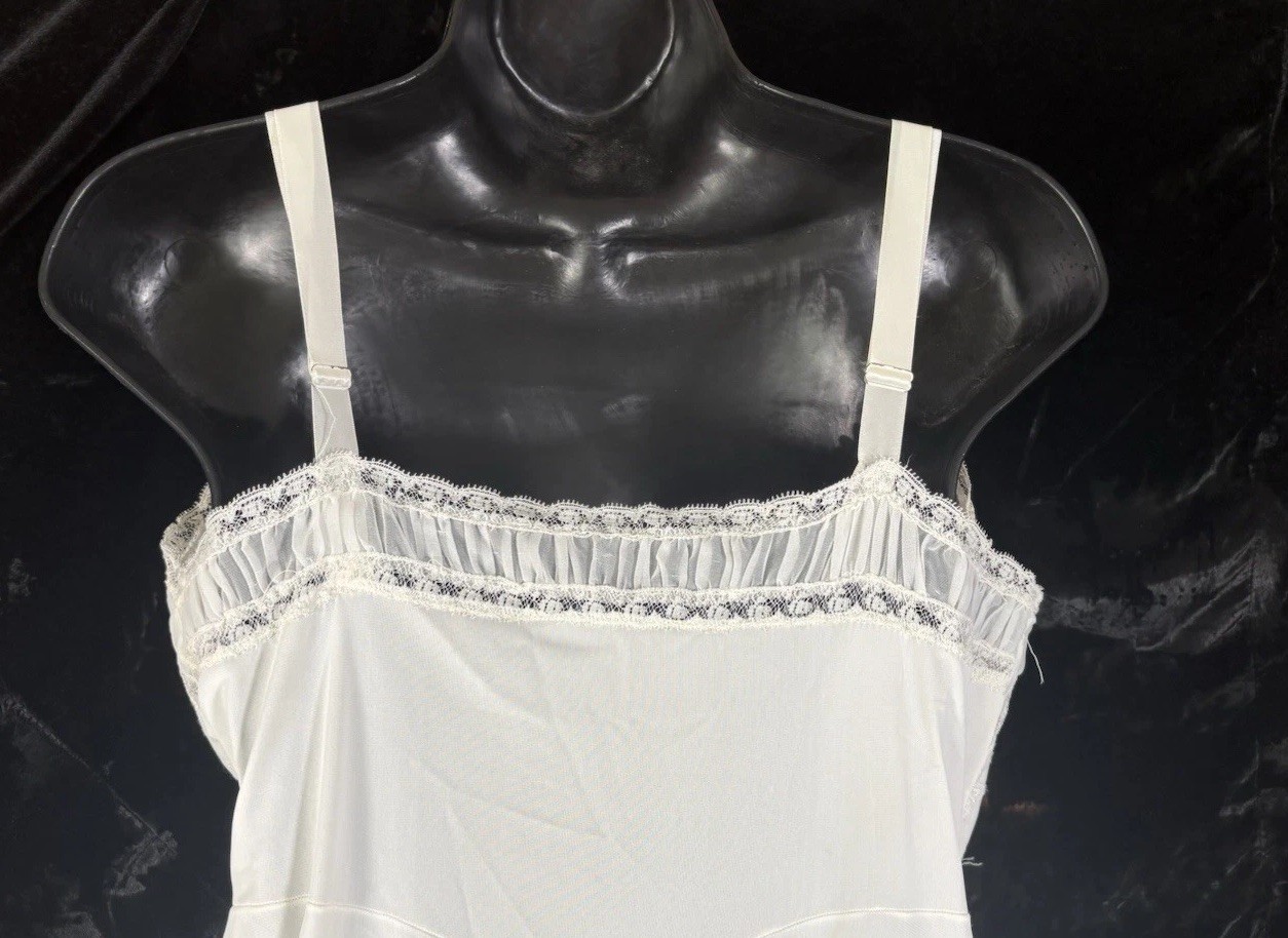 Vintage WHITE FULL SLIP DRESS Nylon 1950’s Pin Tucks Marilyn Monroe Sz S-M *
