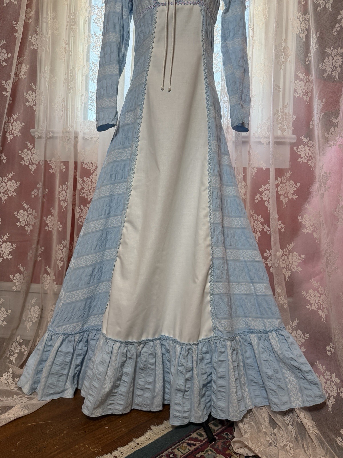 Rare White Label Gunne Sax Blue and White Hood with Blue and Pink Trim, 7