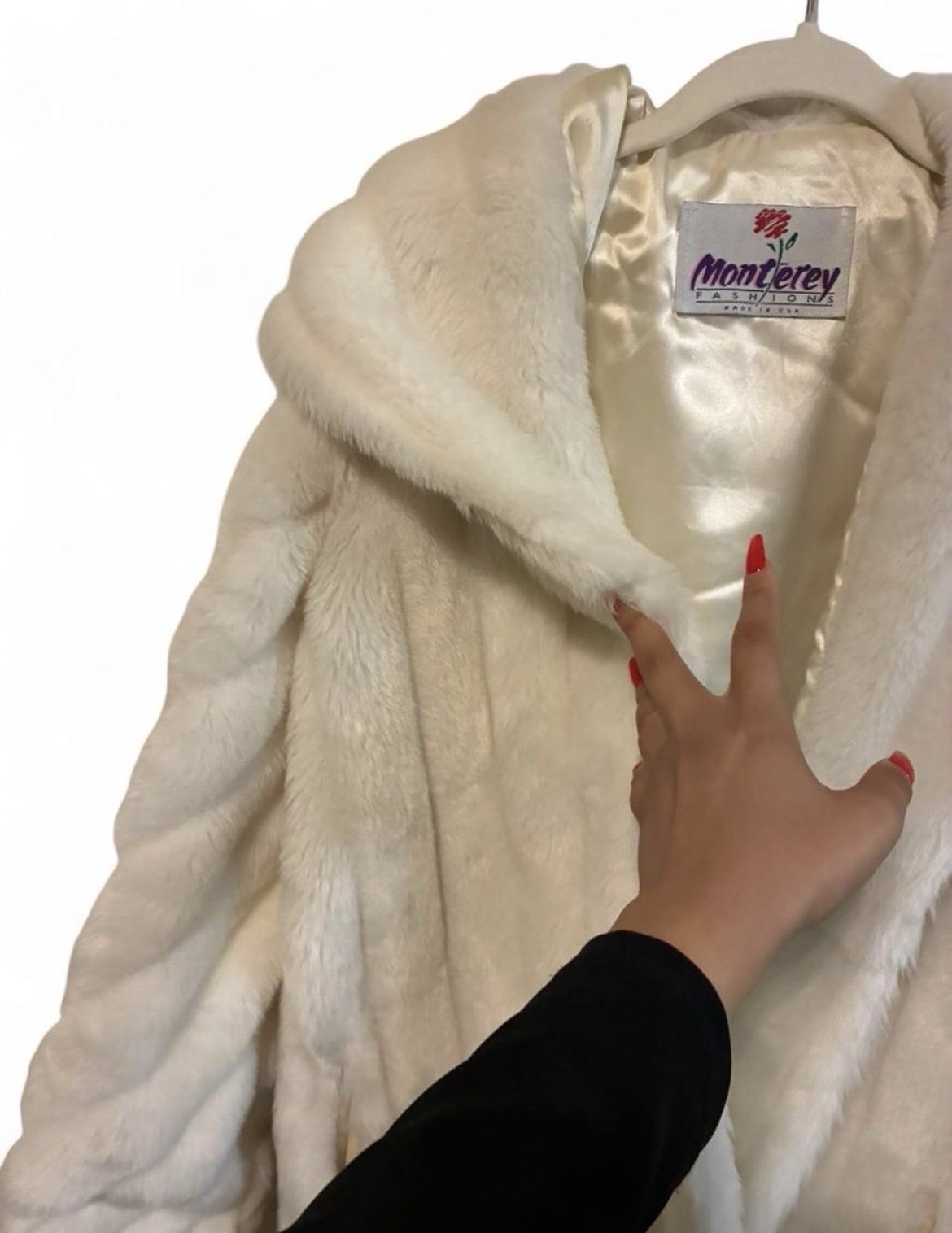 Monterey Fashions Ivory Vintage Faux Fur Coat – Size 12