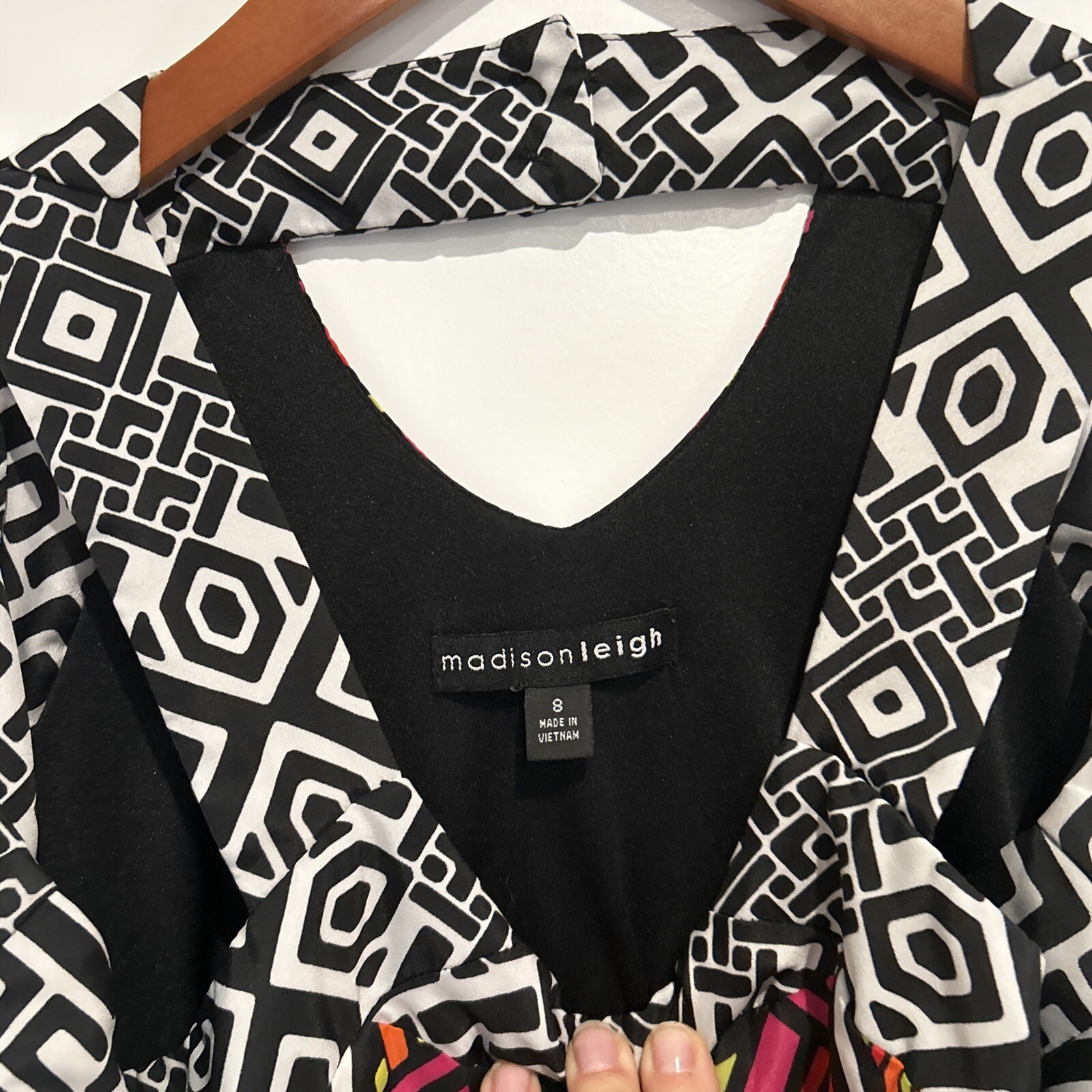 Madison Leigh Size 8 Sleeveless Chiffon Dress Colorful Design