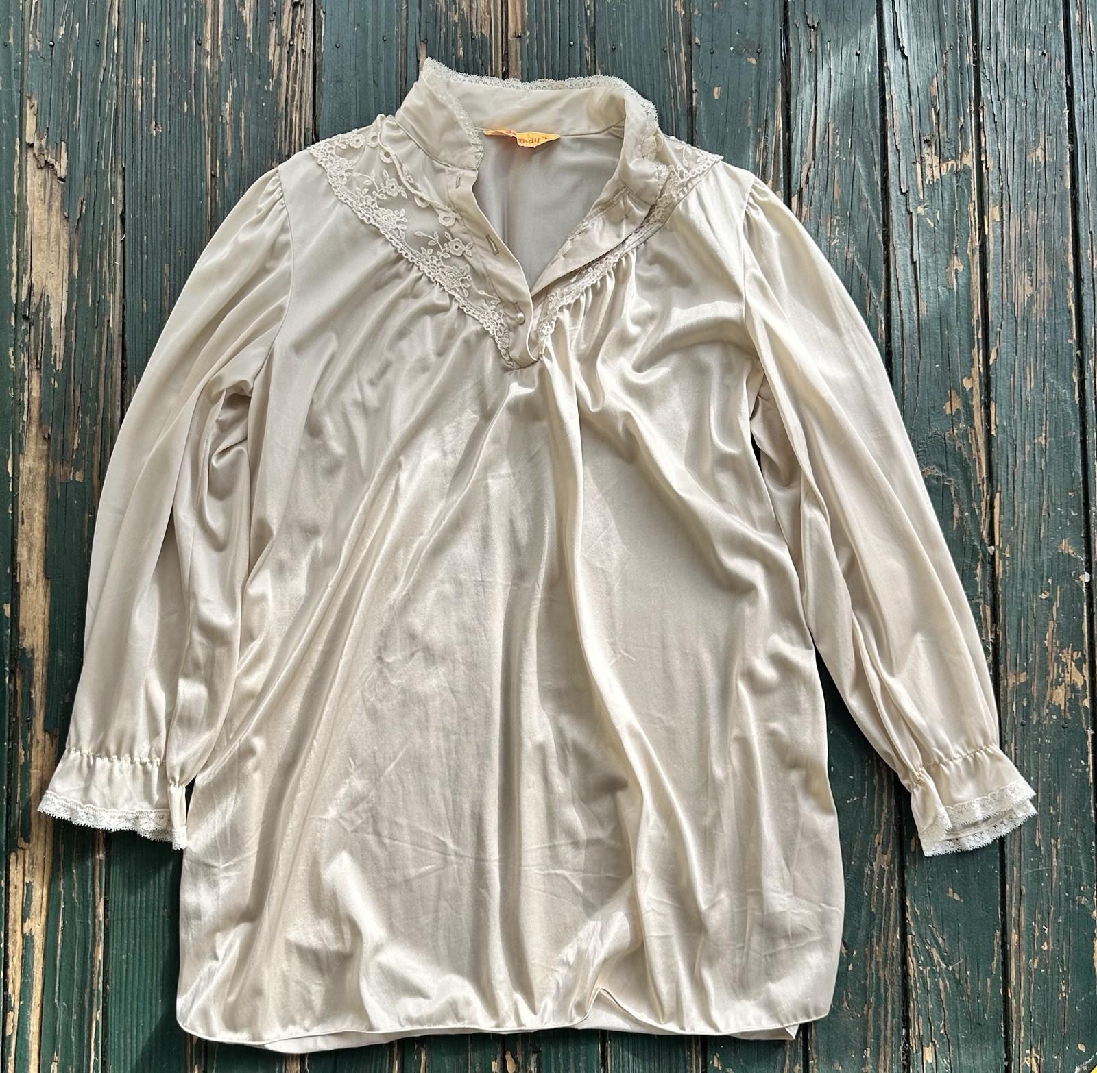 Daffodil Hand Embroidered Top Womens L Floral Vintage Cottege Core