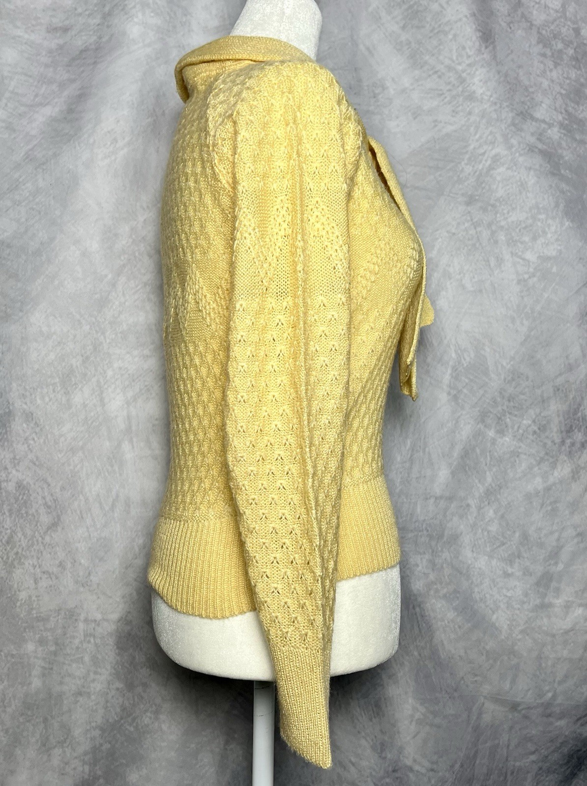 Vintage 1970s Yellow Cream Knit Attached Scarf Textured Pattern Sweater Sz S