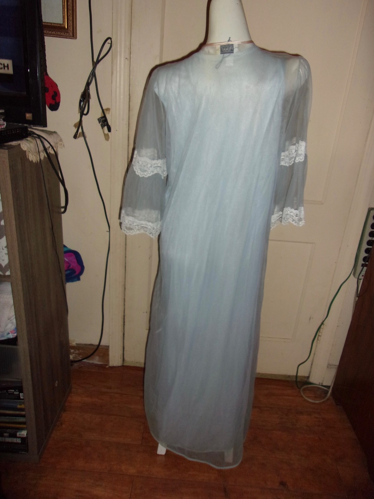 VTG. Peignoir Set Long Blue Pink Satin New Large Rikki !960’s White Flower Lace